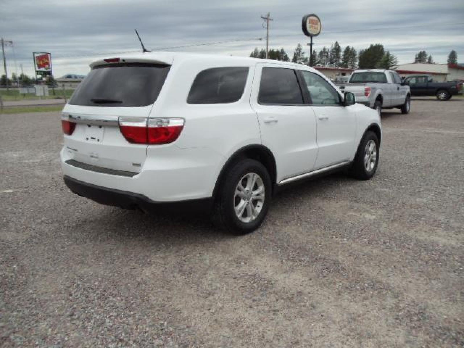2013 White /Tan Dodge Durango SXT AWD (1C4RDJAG8DC) with an 3.6L V6 DOHC 24V engine, 5-Speed Automatic transmission, located at 5465 Highway 2 W., Columbia Falls, MT, 59912, (406) 892-4407, 48.352188, -114.240929 - Keyless entry Cruise control AC MP3 Tilt wheel Power windows door locks and mirrors Near new tires Front and rear heat and AC - Photo #7