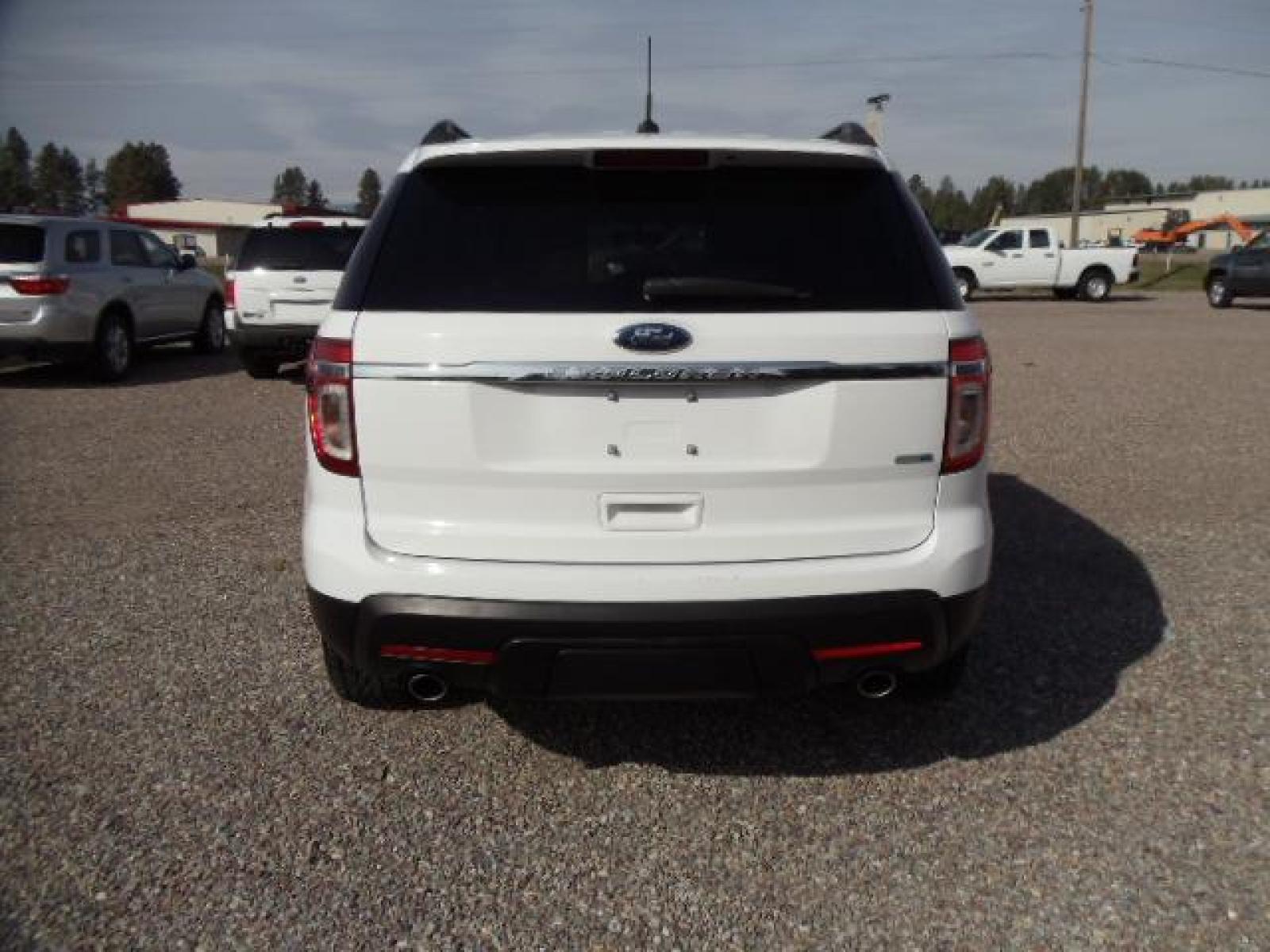 2014 White /Grey Ford Explorer Base 4WD (1FM5K8B85EG) with an 3.5L V6 DOHC 24V engine, 6-Speed Automatic transmission, located at 5465 Highway 2 W., Columbia Falls, MT, 59912, (406) 892-4407, 48.352188, -114.240929 - Keyless entry Cruise control Front and rear heat and AC Power windows door locks and mirrors Power seat drivers only MP3 - Photo #5