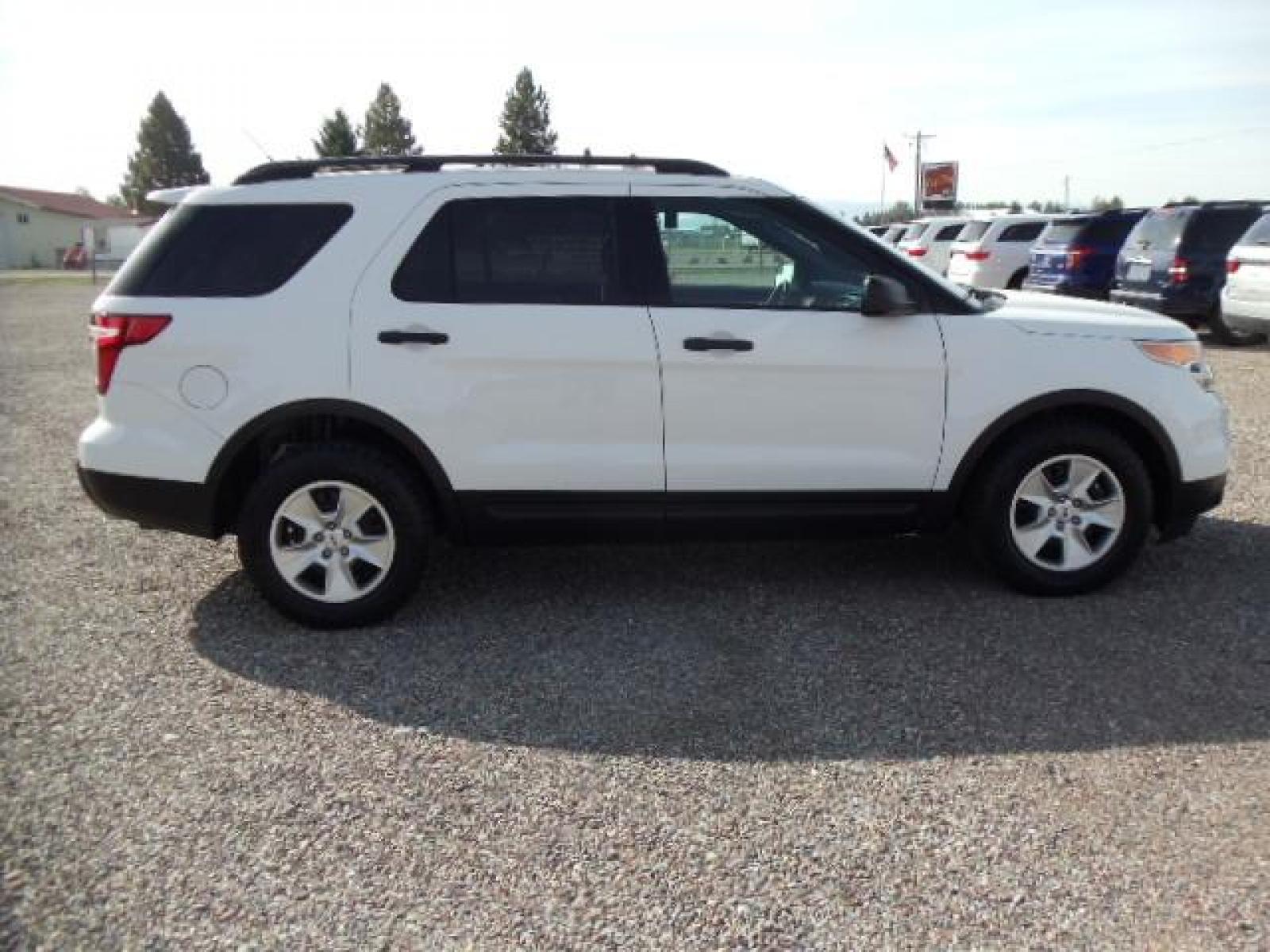 2014 White /Grey Ford Explorer Base 4WD (1FM5K8B85EG) with an 3.5L V6 DOHC 24V engine, 6-Speed Automatic transmission, located at 5465 Highway 2 W., Columbia Falls, MT, 59912, (406) 892-4407, 48.352188, -114.240929 - Keyless entry Cruise control Front and rear heat and AC Power windows door locks and mirrors Power seat drivers only MP3 - Photo #8
