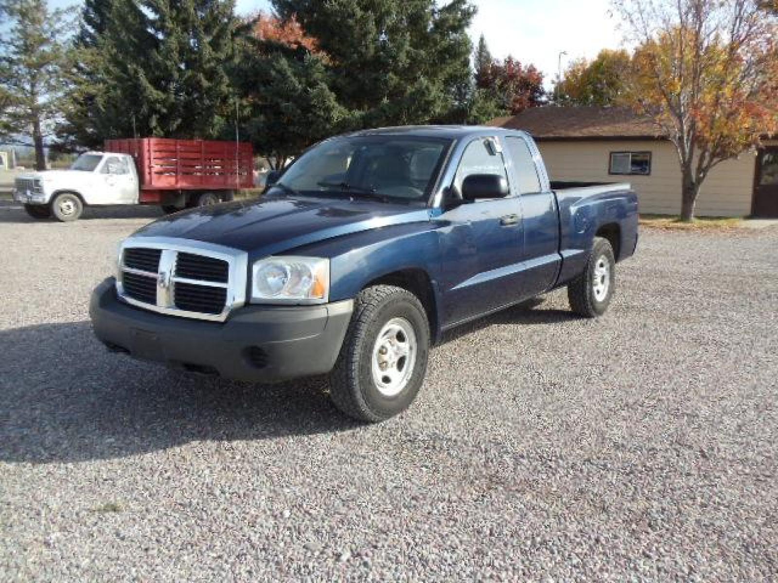 2007 Blue /Gray Dodge Dakota ST Club Cab 4WD (1D7HW22P27S) with an 4.7L V8 FFV engine, Automatic transmission, located at 5465 Highway 2 W., Columbia Falls, MT, 59912, (406) 892-4407, 48.352188, -114.240929 - Keyless entry Cruise control AC CD Tilt Wheel Power seat drivers only Power windows door locks and mirrors Near new tires - Photo #2
