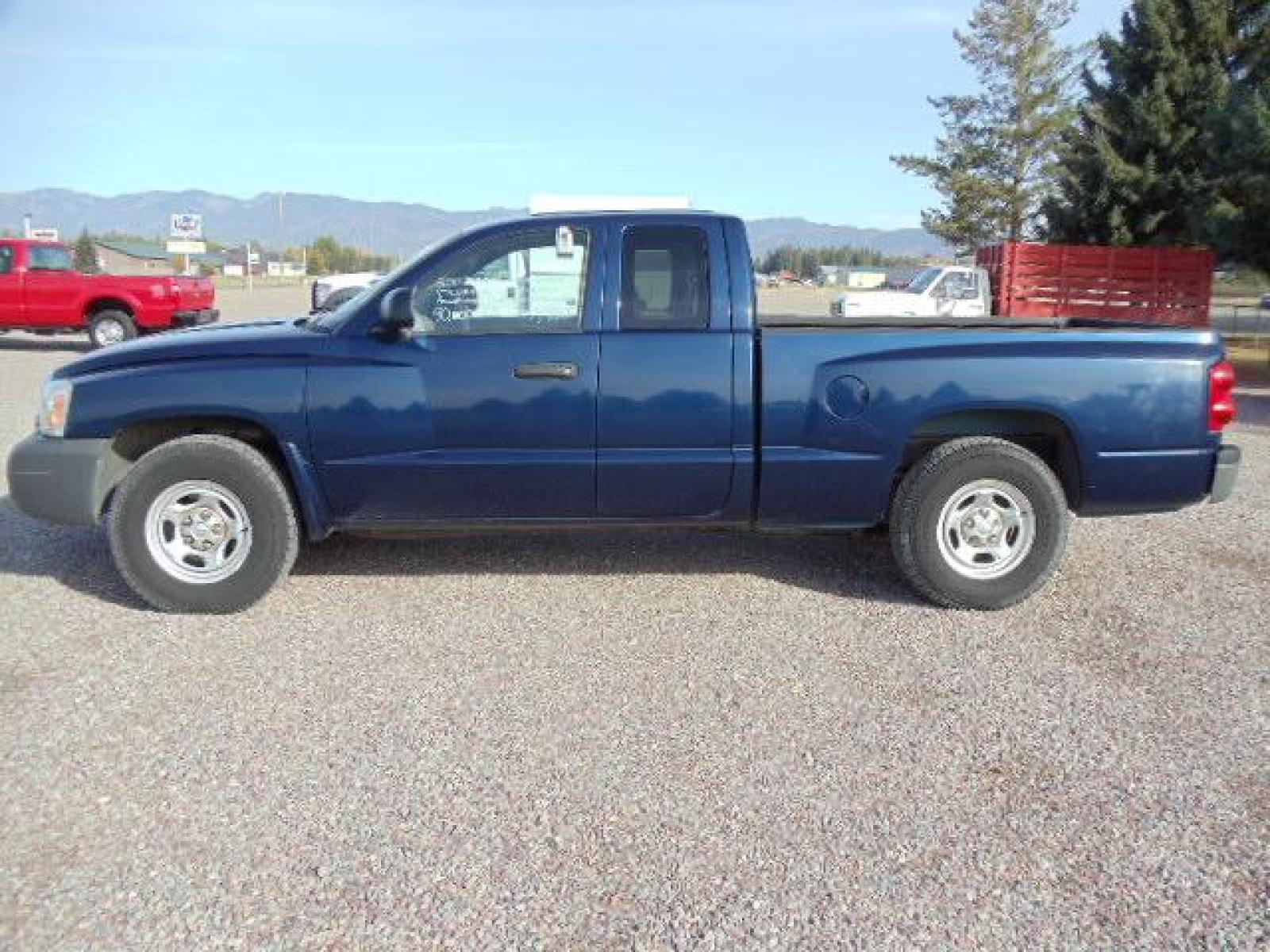 2007 Blue /Gray Dodge Dakota ST Club Cab 4WD (1D7HW22P27S) with an 4.7L V8 FFV engine, Automatic transmission, located at 5465 Highway 2 W., Columbia Falls, MT, 59912, (406) 892-4407, 48.352188, -114.240929 - Keyless entry Cruise control AC CD Tilt Wheel Power seat drivers only Power windows door locks and mirrors Near new tires - Photo #3
