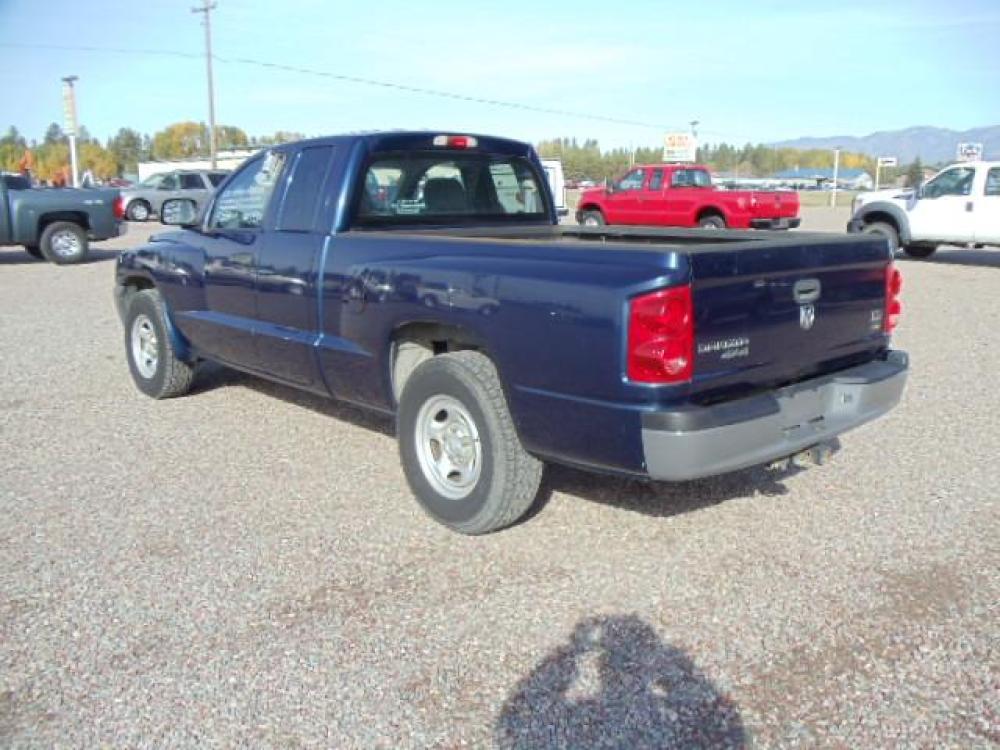 2007 Blue /Gray Dodge Dakota ST Club Cab 4WD (1D7HW22P27S) with an 4.7L V8 FFV engine, Automatic transmission, located at 5465 Highway 2 W., Columbia Falls, MT, 59912, (406) 892-4407, 48.352188, -114.240929 - Photo #4