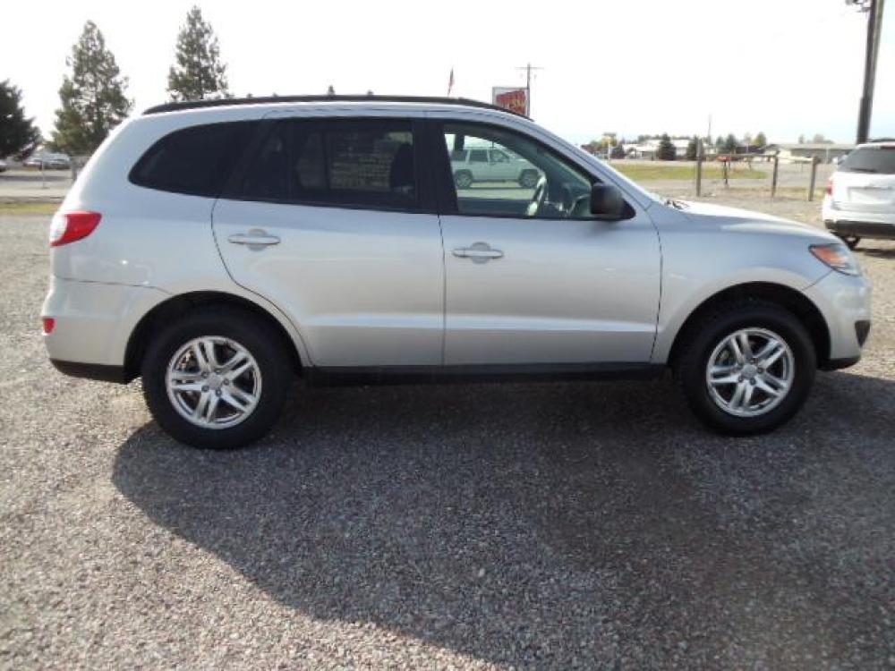 2012 Silver /Gray Hyundai Santa Fe GLS 2.4 4WD (5XYZGDAB4CG) with an 2.4L L4 DOHC 16V engine, 6-Speed Automatic transmission, located at 5465 Highway 2 W., Columbia Falls, MT, 59912, (406) 892-4407, 48.352188, -114.240929 - Keyless entry Cruise control AC Tilt wheel Power windows door locks and mirrors Brand new tires - Photo #9