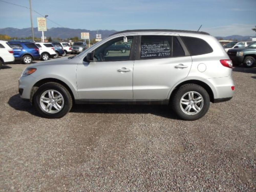 2012 Silver /Gray Hyundai Santa Fe GLS 2.4 4WD (5XYZGDAB4CG) with an 2.4L L4 DOHC 16V engine, 6-Speed Automatic transmission, located at 5465 Highway 2 W., Columbia Falls, MT, 59912, (406) 892-4407, 48.352188, -114.240929 - Photo #3