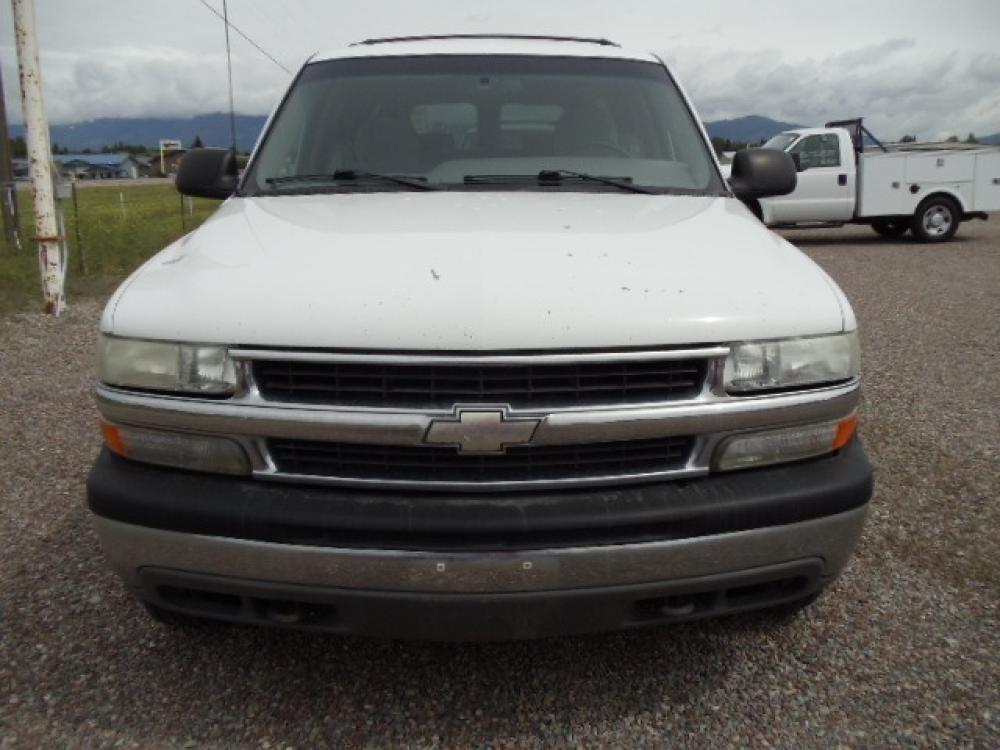 2000 White /Silver Chevrolet Suburban K2500 4WD (3GNGK26U6YG) with an 6.0L V8 OHV 16V engine, 4-Speed Automatic Overdrive transmission, located at 5465 Highway 2 W., Columbia Falls, MT, 59912, (406) 892-4407, 48.352188, -114.240929 - Photo #1