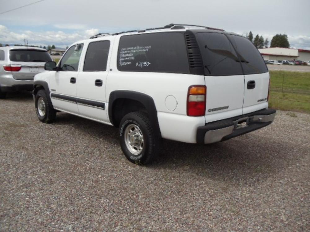 2000 White /Silver Chevrolet Suburban K2500 4WD (3GNGK26U6YG) with an 6.0L V8 OHV 16V engine, 4-Speed Automatic Overdrive transmission, located at 5465 Highway 2 W., Columbia Falls, MT, 59912, (406) 892-4407, 48.352188, -114.240929 - Photo #4