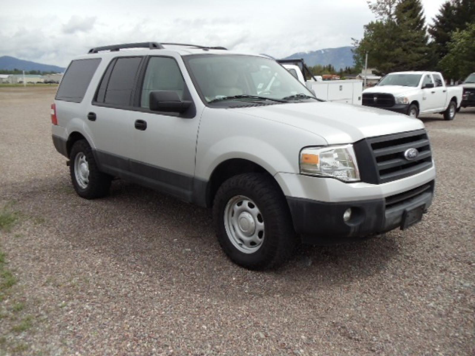 2014 Silver /Gray Ford Expedition XL 4WD (1FMJU1G50EE) with an 5.4L V8 SOHC 16V FFV engine, 6-Speed Automatic transmission, located at 5465 Highway 2 W., Columbia Falls, MT, 59912, (406) 892-4407, 48.352188, -114.240929 - Photo #0