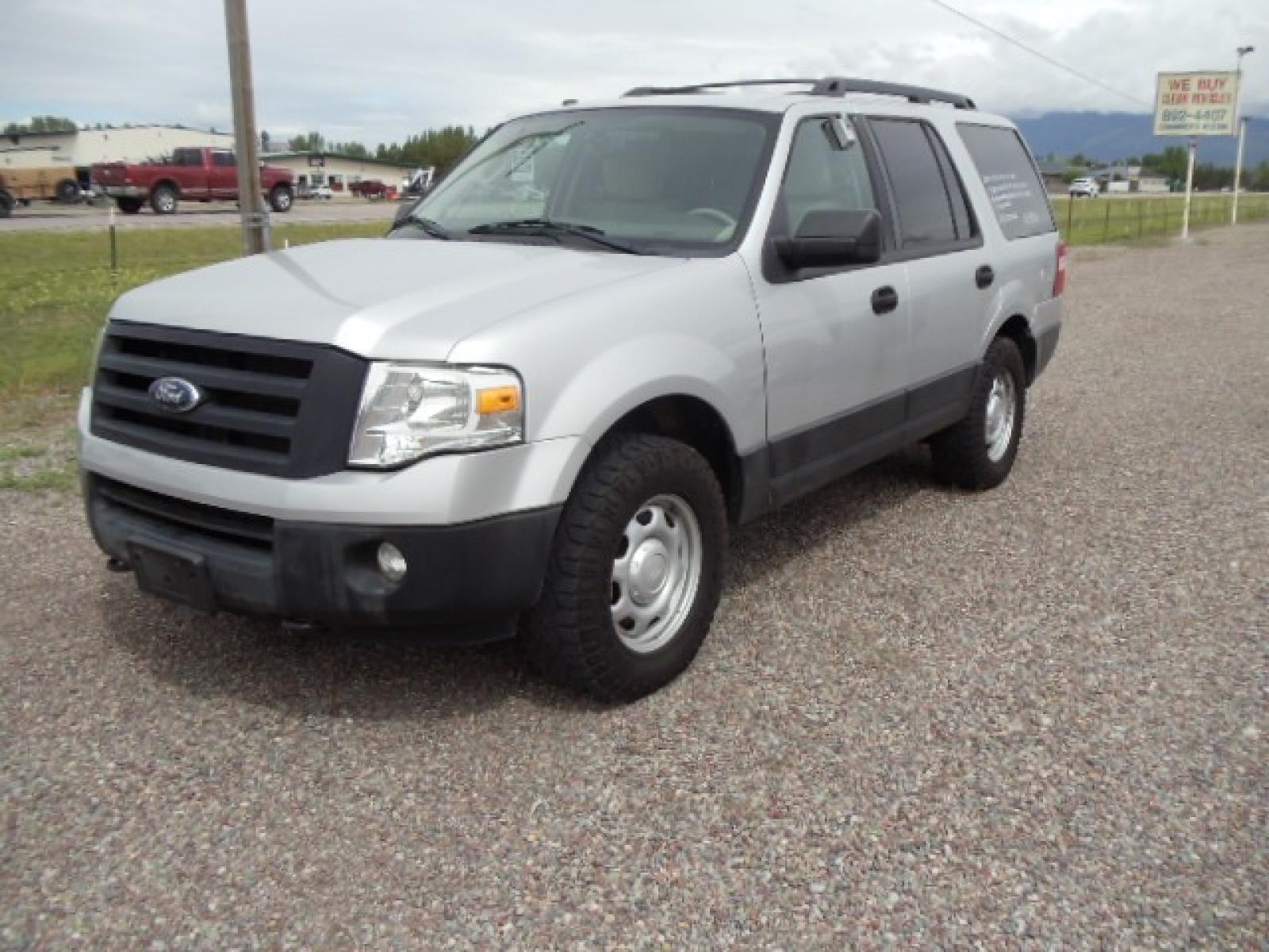 2014 Silver /Gray Ford Expedition XL 4WD (1FMJU1G50EE) with an 5.4L V8 SOHC 16V FFV engine, 6-Speed Automatic transmission, located at 5465 Highway 2 W., Columbia Falls, MT, 59912, (406) 892-4407, 48.352188, -114.240929 - Photo #2