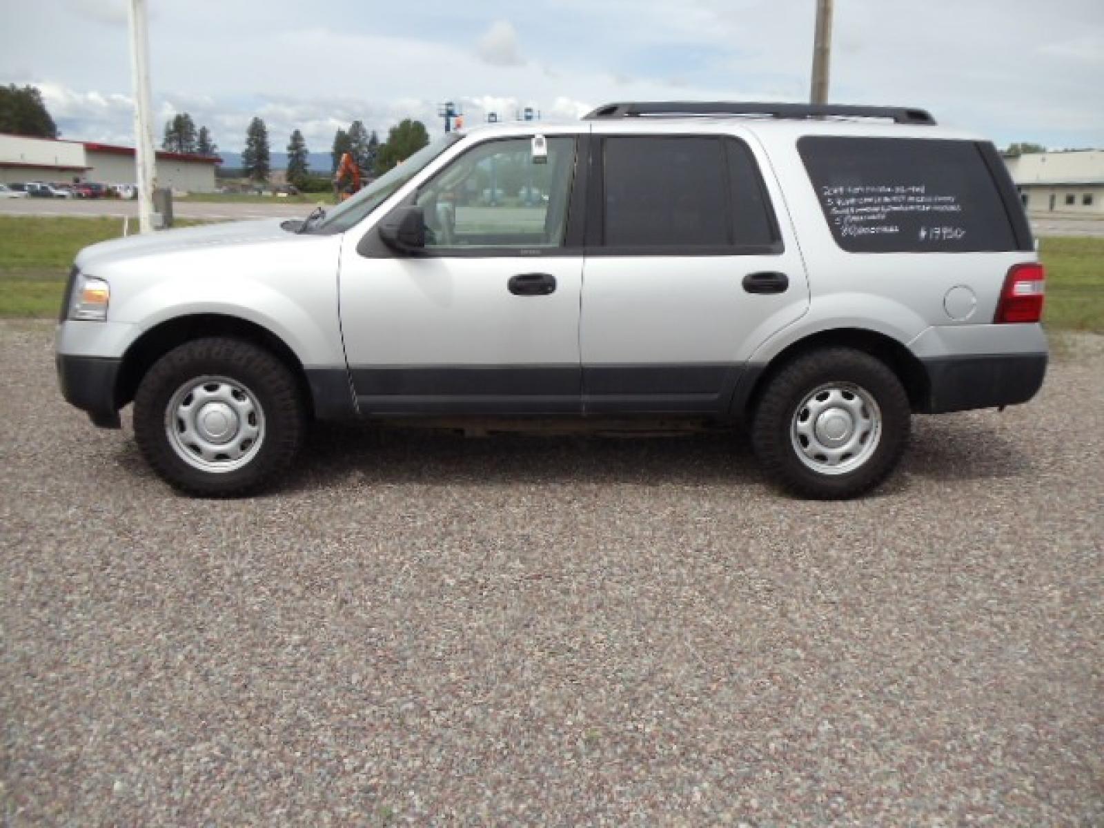 2014 Silver /Gray Ford Expedition XL 4WD (1FMJU1G50EE) with an 5.4L V8 SOHC 16V FFV engine, 6-Speed Automatic transmission, located at 5465 Highway 2 W., Columbia Falls, MT, 59912, (406) 892-4407, 48.352188, -114.240929 - Photo #3