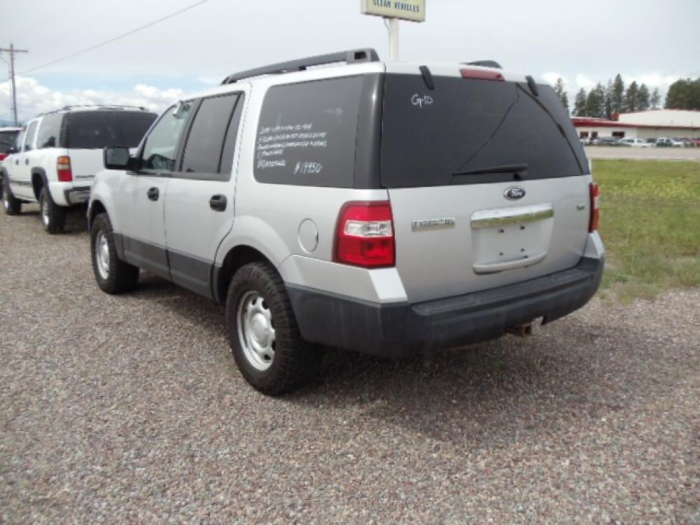 2014 Silver /Gray Ford Expedition XL 4WD (1FMJU1G50EE) with an 5.4L V8 SOHC 16V FFV engine, 6-Speed Automatic transmission, located at 5465 Highway 2 W., Columbia Falls, MT, 59912, (406) 892-4407, 48.352188, -114.240929 - Photo #4