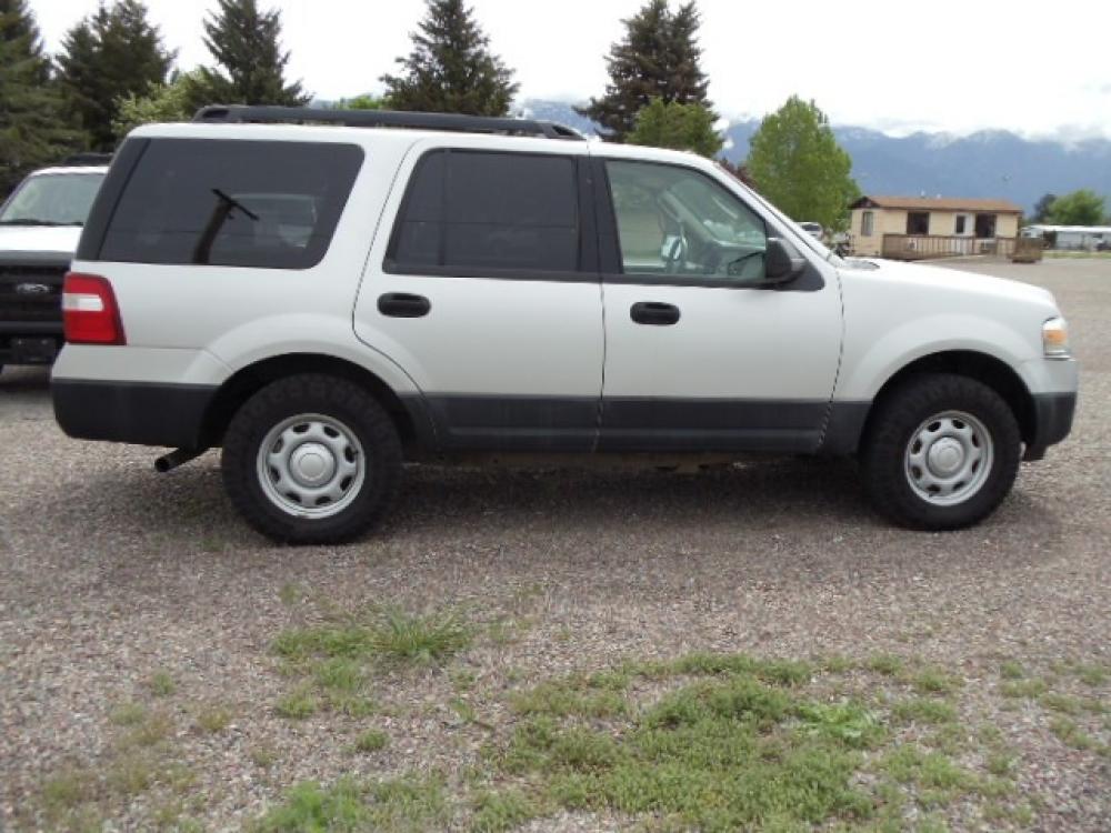 2014 Silver /Gray Ford Expedition XL 4WD (1FMJU1G50EE) with an 5.4L V8 SOHC 16V FFV engine, 6-Speed Automatic transmission, located at 5465 Highway 2 W., Columbia Falls, MT, 59912, (406) 892-4407, 48.352188, -114.240929 - Photo #8