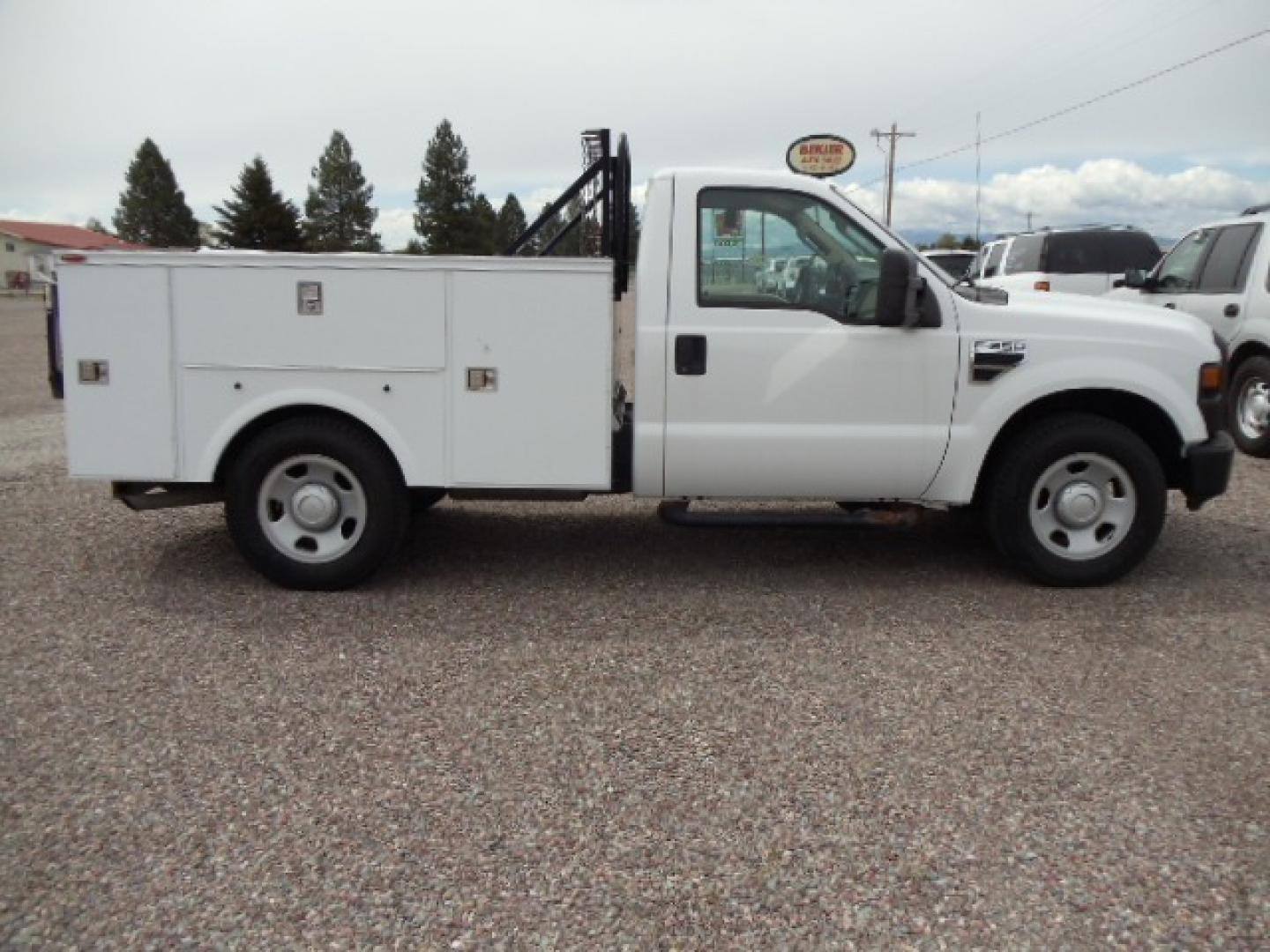 2009 White /Tan Ford F-350 SD XL 2WD (1FDSF30599E) with an 5.4L V8 SOHC 24V engine, Automatic transmission, located at 5465 Highway 2 W., Columbia Falls, MT, 59912, (406) 892-4407, 48.352188, -114.240929 - Photo#9