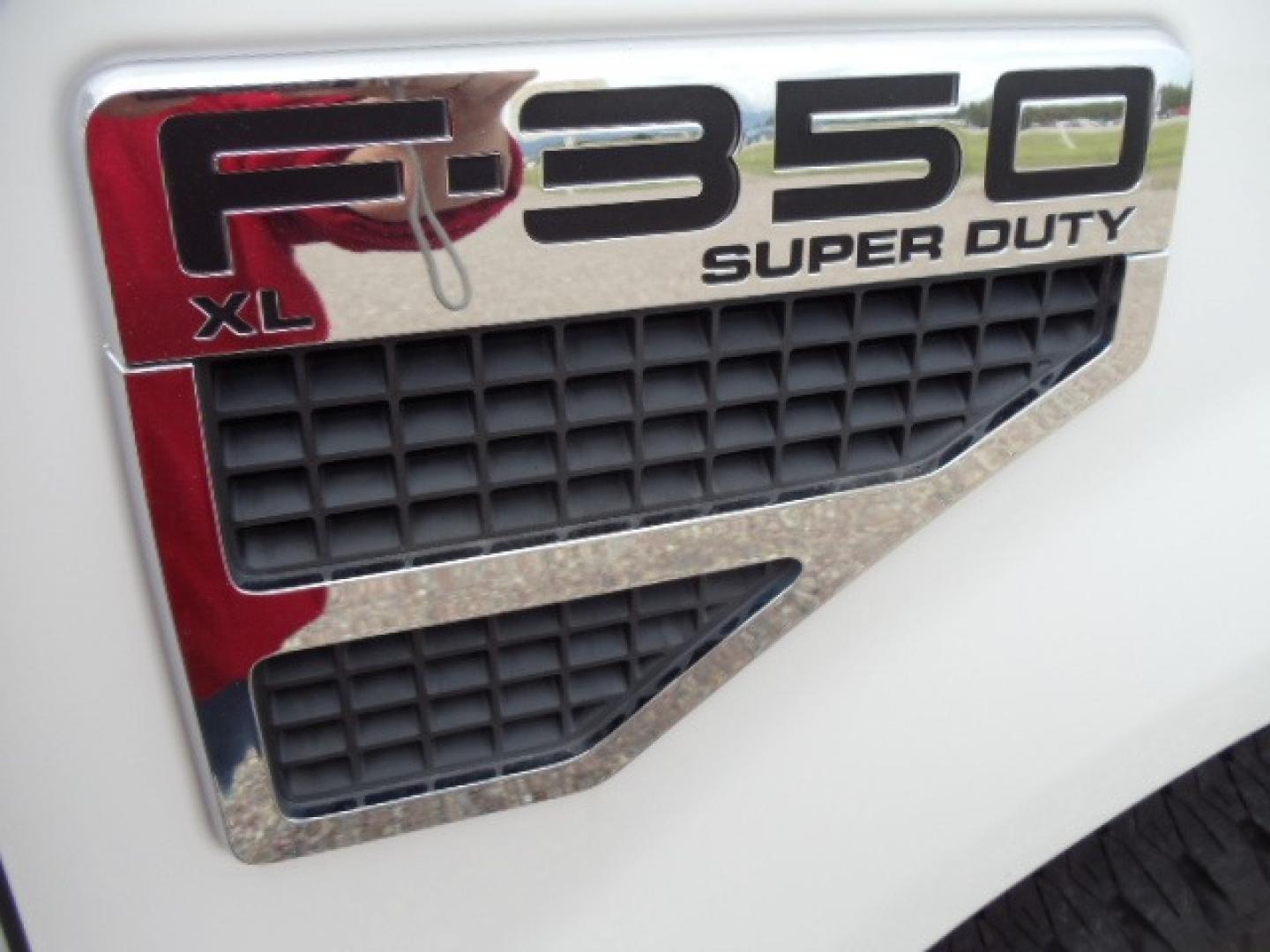 2009 White /Tan Ford F-350 SD XL 2WD (1FDSF30599E) with an 5.4L V8 SOHC 24V engine, Automatic transmission, located at 5465 Highway 2 W., Columbia Falls, MT, 59912, (406) 892-4407, 48.352188, -114.240929 - Photo#10