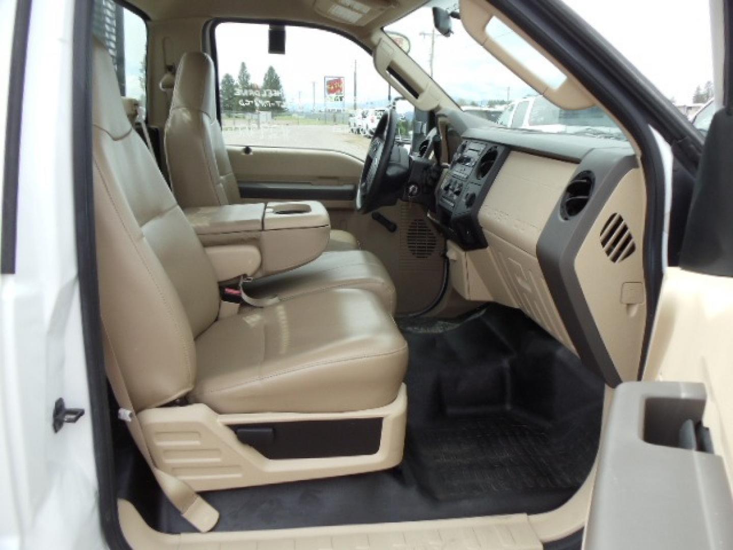 2009 White /Tan Ford F-350 SD XL 2WD (1FDSF30599E) with an 5.4L V8 SOHC 24V engine, Automatic transmission, located at 5465 Highway 2 W., Columbia Falls, MT, 59912, (406) 892-4407, 48.352188, -114.240929 - Photo#13