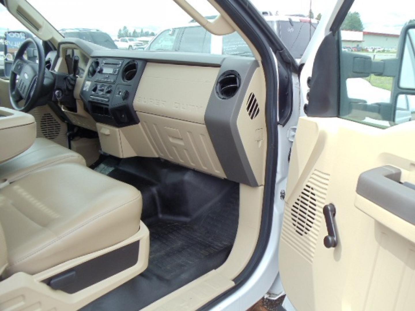 2009 White /Tan Ford F-350 SD XL 2WD (1FDSF30599E) with an 5.4L V8 SOHC 24V engine, Automatic transmission, located at 5465 Highway 2 W., Columbia Falls, MT, 59912, (406) 892-4407, 48.352188, -114.240929 - Photo#14