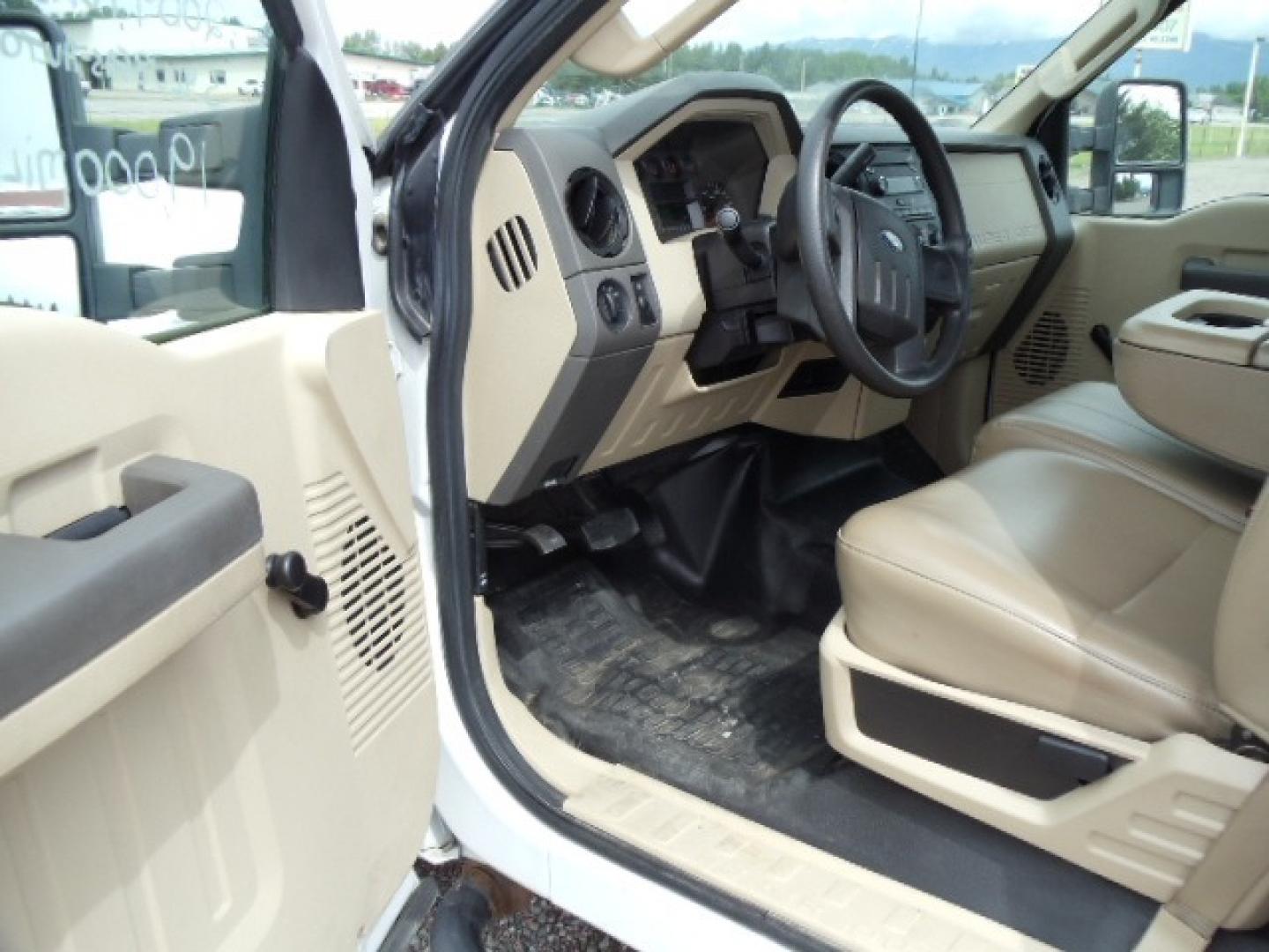2009 White /Tan Ford F-350 SD XL 2WD (1FDSF30599E) with an 5.4L V8 SOHC 24V engine, Automatic transmission, located at 5465 Highway 2 W., Columbia Falls, MT, 59912, (406) 892-4407, 48.352188, -114.240929 - Photo#16