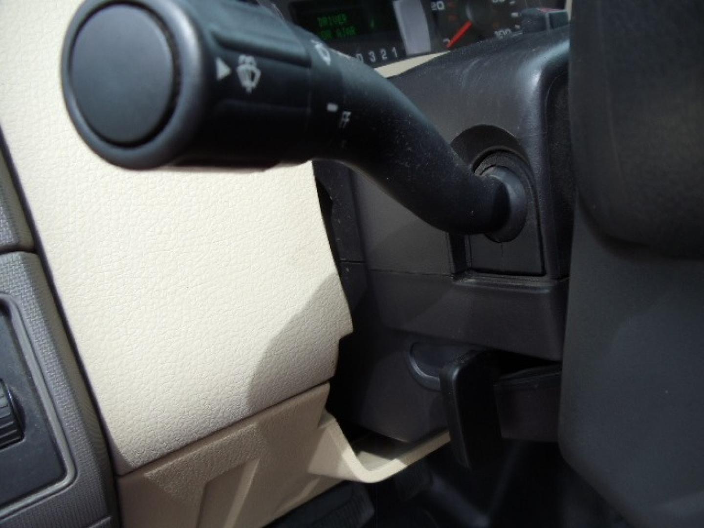 2009 White /Tan Ford F-350 SD XL 2WD (1FDSF30599E) with an 5.4L V8 SOHC 24V engine, Automatic transmission, located at 5465 Highway 2 W., Columbia Falls, MT, 59912, (406) 892-4407, 48.352188, -114.240929 - Photo#18