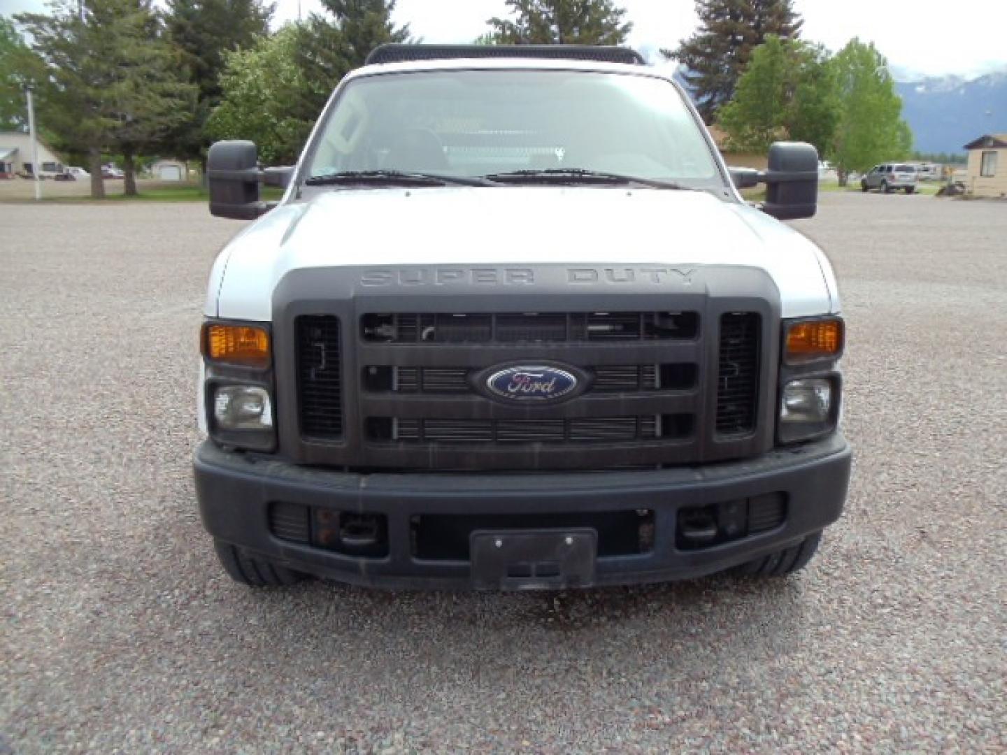 2009 White /Tan Ford F-350 SD XL 2WD (1FDSF30599E) with an 5.4L V8 SOHC 24V engine, Automatic transmission, located at 5465 Highway 2 W., Columbia Falls, MT, 59912, (406) 892-4407, 48.352188, -114.240929 - Photo#1