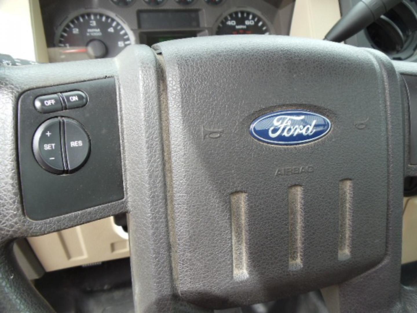 2009 White /Tan Ford F-350 SD XL 2WD (1FDSF30599E) with an 5.4L V8 SOHC 24V engine, Automatic transmission, located at 5465 Highway 2 W., Columbia Falls, MT, 59912, (406) 892-4407, 48.352188, -114.240929 - Photo#19