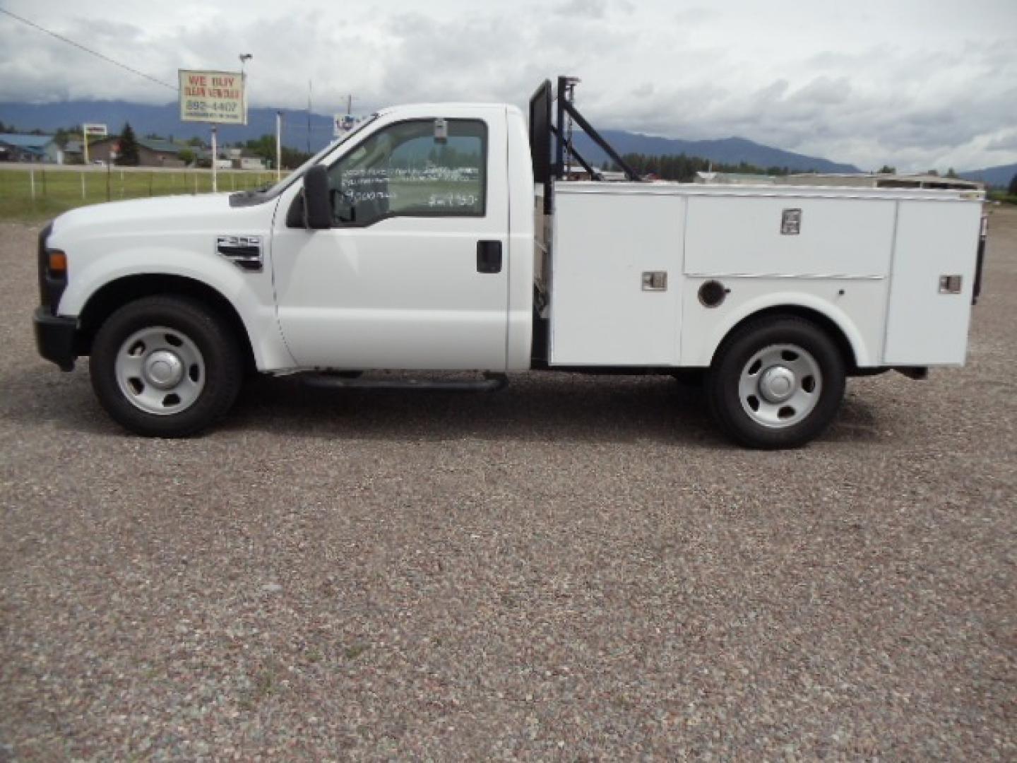 2009 White /Tan Ford F-350 SD XL 2WD (1FDSF30599E) with an 5.4L V8 SOHC 24V engine, Automatic transmission, located at 5465 Highway 2 W., Columbia Falls, MT, 59912, (406) 892-4407, 48.352188, -114.240929 - Photo#3