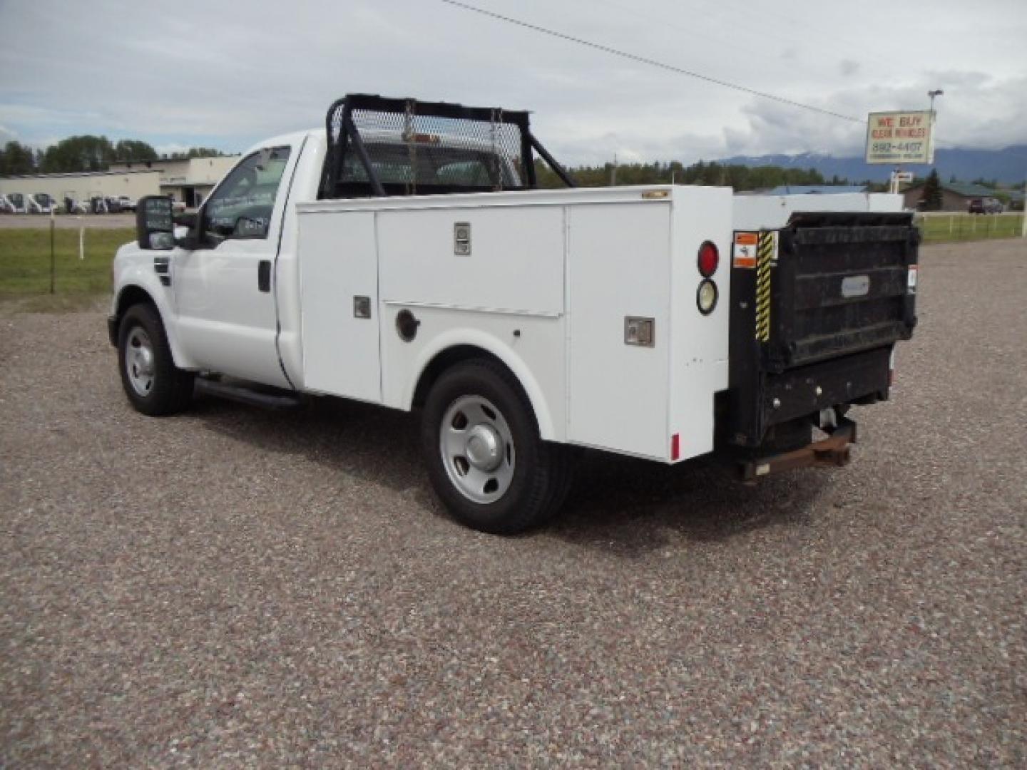 2009 White /Tan Ford F-350 SD XL 2WD (1FDSF30599E) with an 5.4L V8 SOHC 24V engine, Automatic transmission, located at 5465 Highway 2 W., Columbia Falls, MT, 59912, (406) 892-4407, 48.352188, -114.240929 - Photo#4