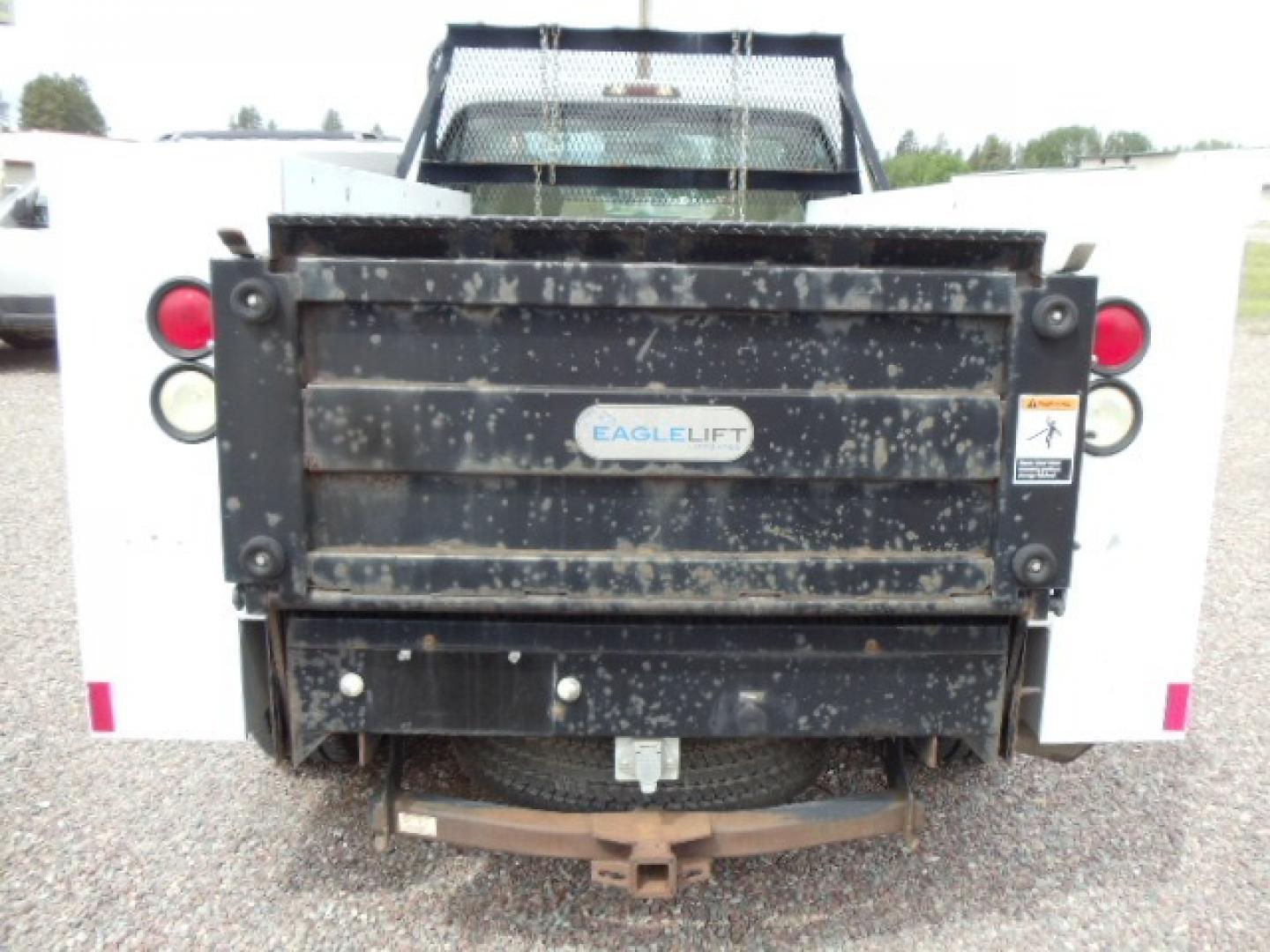 2009 White /Tan Ford F-350 SD XL 2WD (1FDSF30599E) with an 5.4L V8 SOHC 24V engine, Automatic transmission, located at 5465 Highway 2 W., Columbia Falls, MT, 59912, (406) 892-4407, 48.352188, -114.240929 - Photo#5