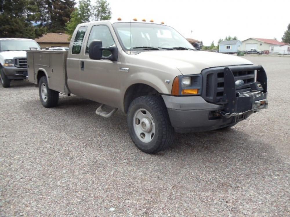 2005 Tan /Tan Ford F-350 SD Lariat SuperCab 4WD (1FDSX35Y05E) with an 6.8L V10 SOHC 30V engine, Automatic transmission, located at 5465 Highway 2 W., Columbia Falls, MT, 59912, (406) 892-4407, 48.352188, -114.240929 - Photo #0