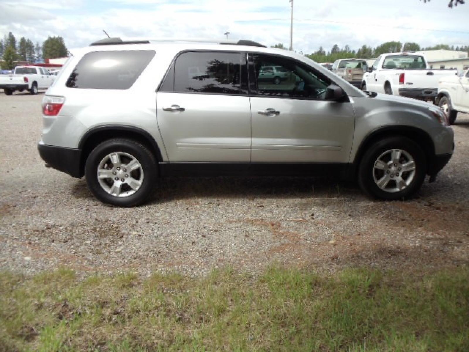 2010 Silver /Gray GMC Acadia SLE AWD (1GKLVLED0AJ) with an 3.6L V6 DOHC 24V engine, 6-Speed Automatic transmission, located at 5465 Highway 2 W., Columbia Falls, MT, 59912, (406) 892-4407, 48.352188, -114.240929 - Photo #9
