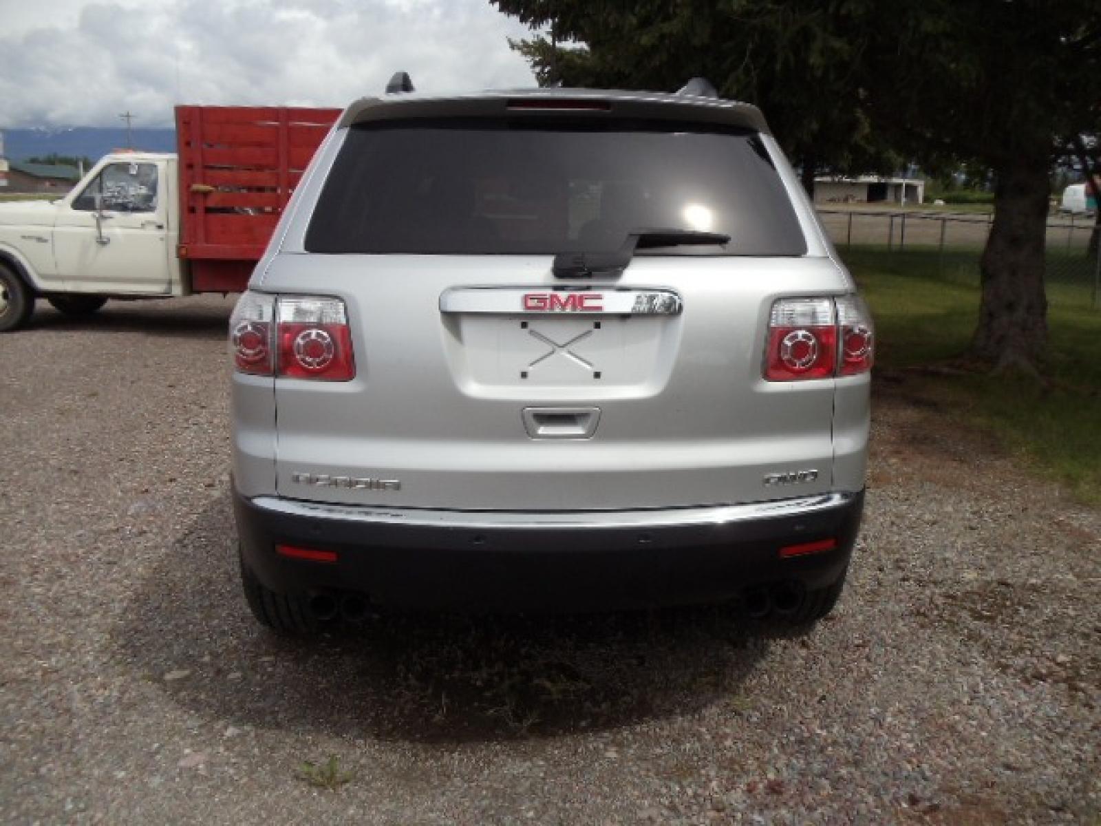 2010 Silver /Gray GMC Acadia SLE AWD (1GKLVLED0AJ) with an 3.6L V6 DOHC 24V engine, 6-Speed Automatic transmission, located at 5465 Highway 2 W., Columbia Falls, MT, 59912, (406) 892-4407, 48.352188, -114.240929 - Photo #5