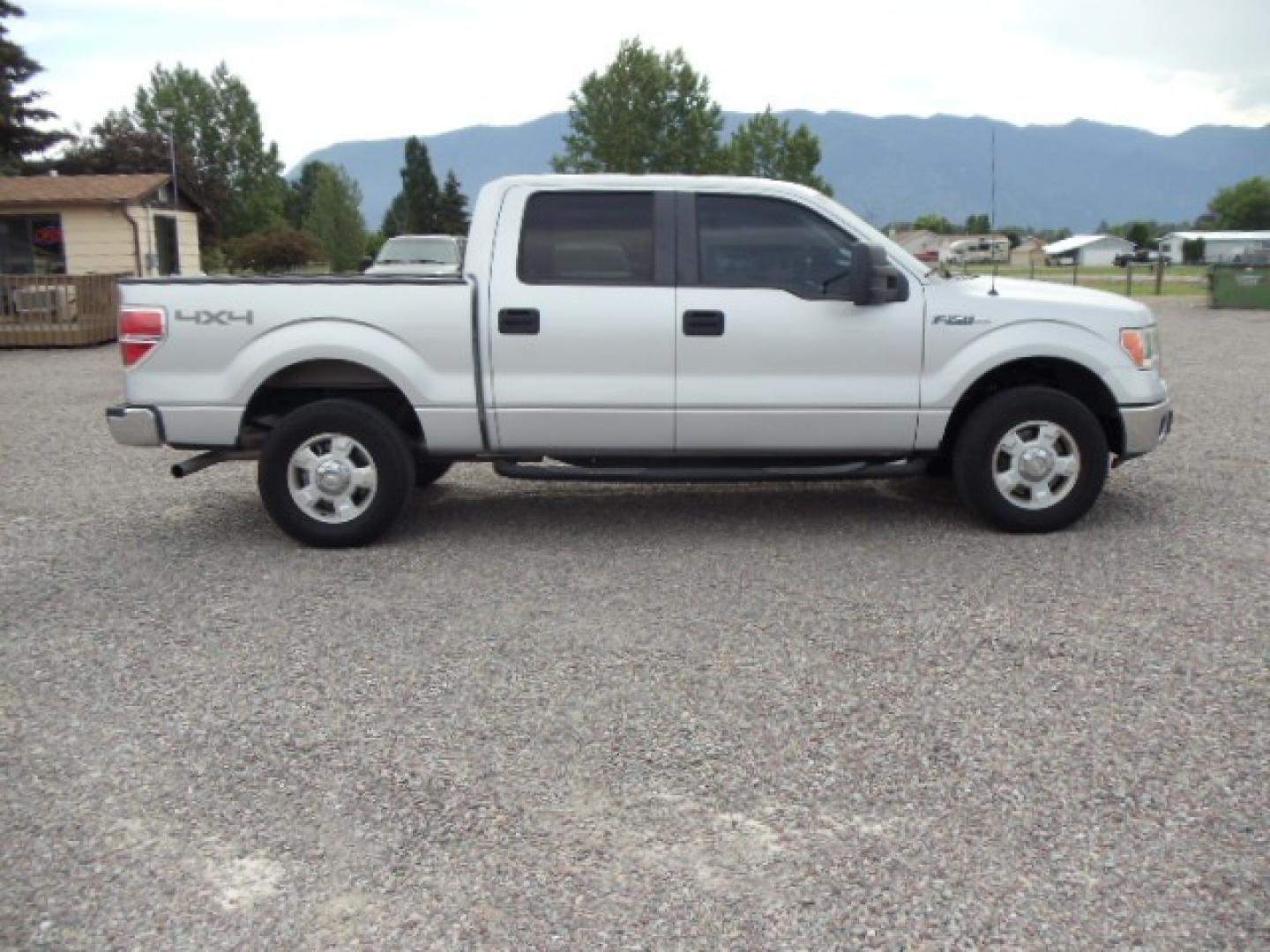 2013 Silver /Gray Ford F-150 XLT SuperCrew 4WD (1FTFW1EF3DK) with an 5.0L V8 engine, 6-Speed Automatic transmission, located at 5465 Highway 2 W., Columbia Falls, MT, 59912, (406) 892-4407, 48.352188, -114.240929 - Photo#9