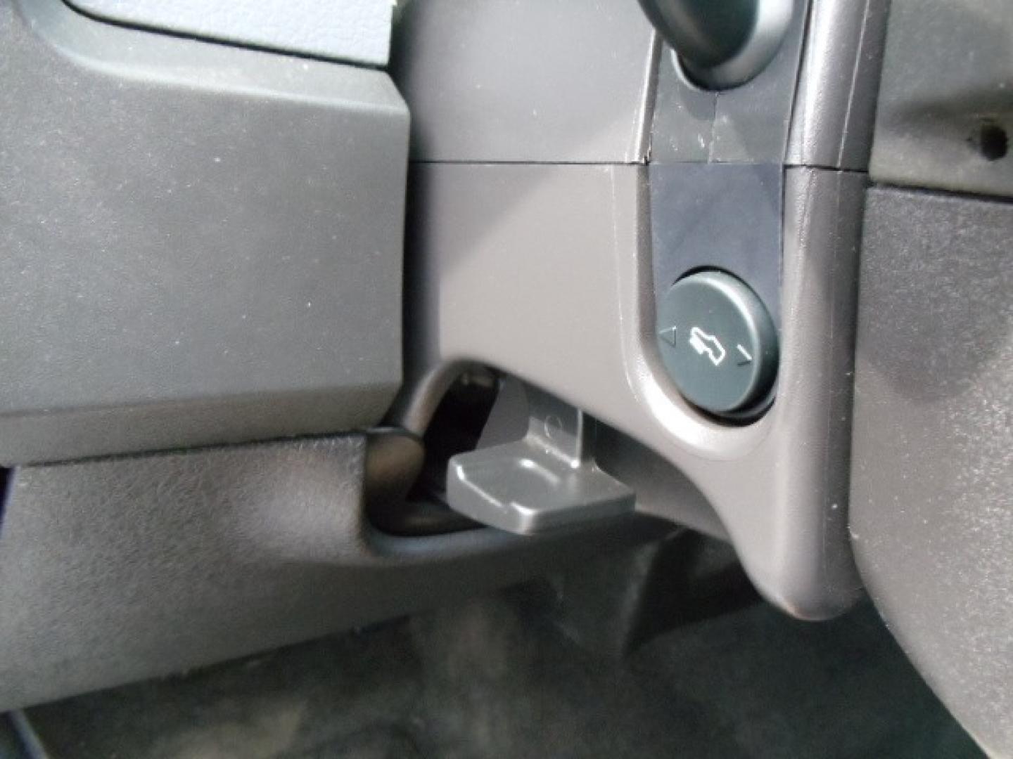 2013 Silver /Gray Ford F-150 XLT SuperCrew 4WD (1FTFW1EF3DK) with an 5.0L V8 engine, 6-Speed Automatic transmission, located at 5465 Highway 2 W., Columbia Falls, MT, 59912, (406) 892-4407, 48.352188, -114.240929 - Photo#20