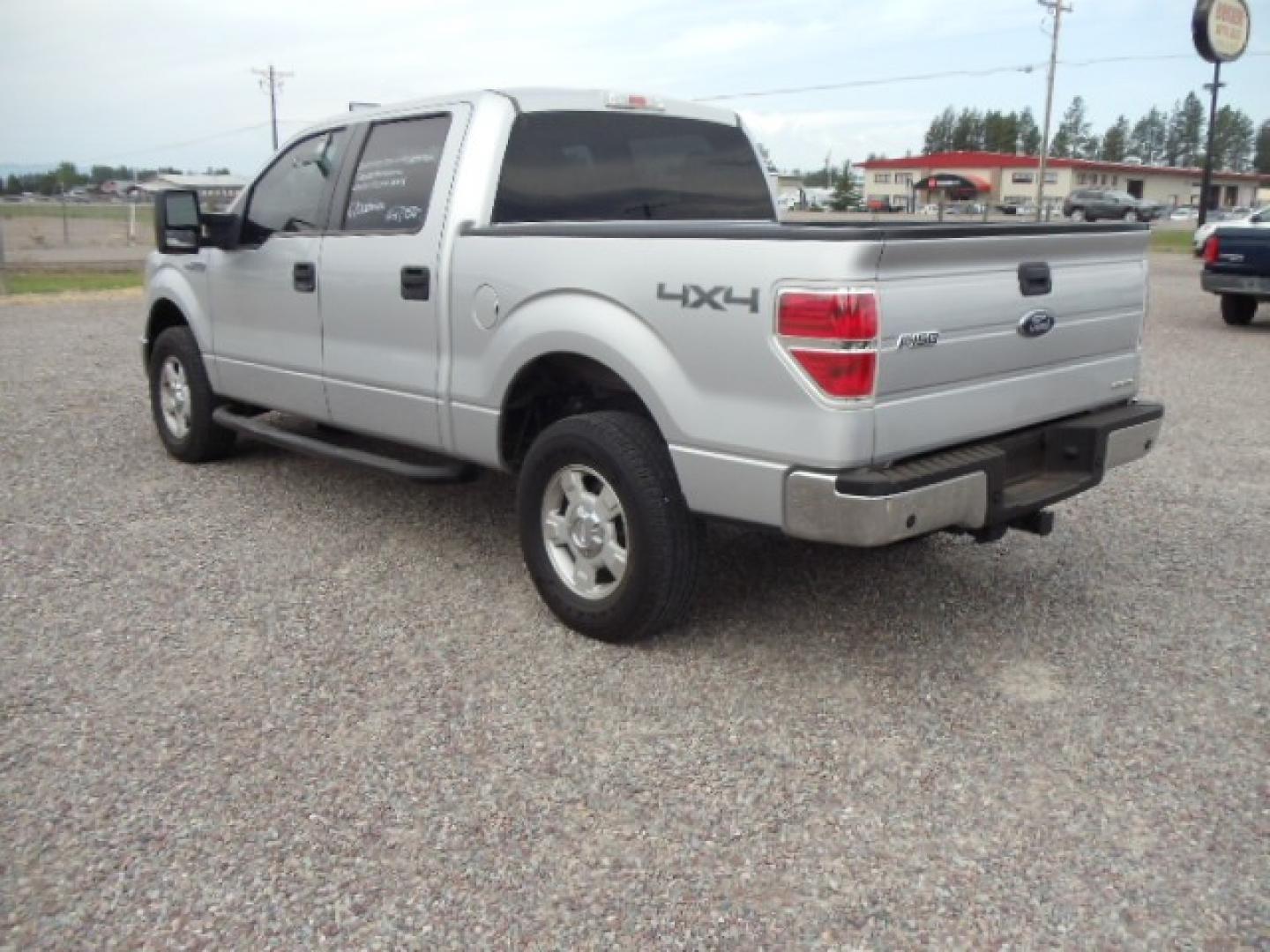 2013 Silver /Gray Ford F-150 XLT SuperCrew 4WD (1FTFW1EF3DK) with an 5.0L V8 engine, 6-Speed Automatic transmission, located at 5465 Highway 2 W., Columbia Falls, MT, 59912, (406) 892-4407, 48.352188, -114.240929 - Photo#4