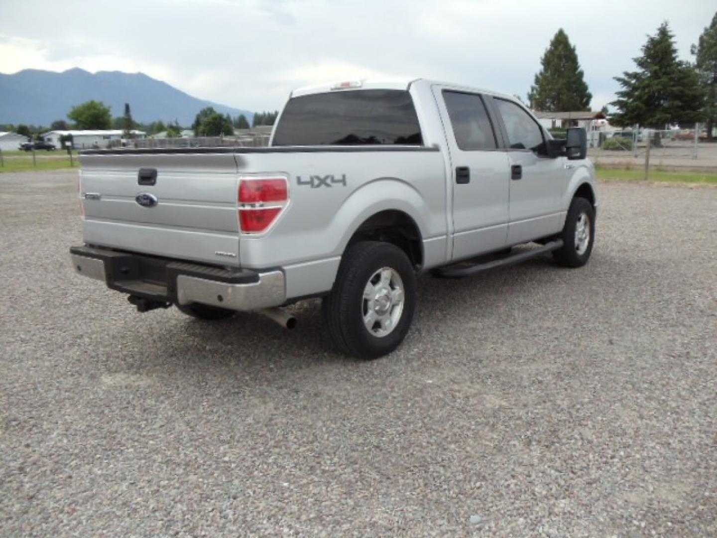 2013 Silver /Gray Ford F-150 XLT SuperCrew 4WD (1FTFW1EF3DK) with an 5.0L V8 engine, 6-Speed Automatic transmission, located at 5465 Highway 2 W., Columbia Falls, MT, 59912, (406) 892-4407, 48.352188, -114.240929 - Photo#8