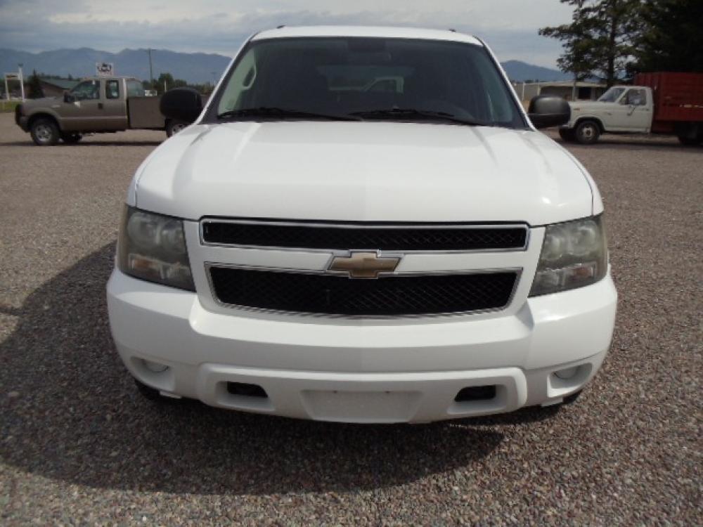 2010 White /Gray Chevrolet Tahoe LS 4WD (1GNUKAE05AR) with an 5.3L V8 OHV 16V FFV engine, 6-Speed Automatic transmission, located at 5465 Highway 2 W., Columbia Falls, MT, 59912, (406) 892-4407, 48.352188, -114.240929 - Photo #1