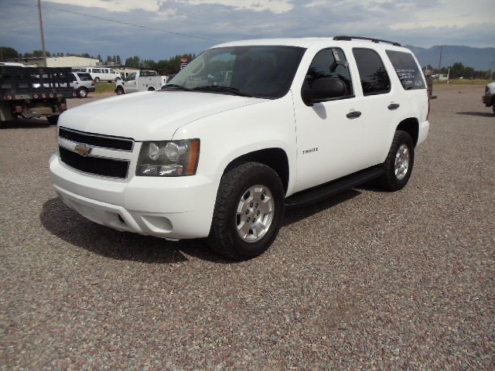 2010 White /Gray Chevrolet Tahoe LS 4WD (1GNUKAE05AR) with an 5.3L V8 OHV 16V FFV engine, 6-Speed Automatic transmission, located at 5465 Highway 2 W., Columbia Falls, MT, 59912, (406) 892-4407, 48.352188, -114.240929 - Photo #2