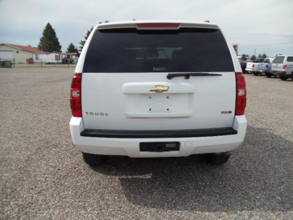 2010 White /Gray Chevrolet Tahoe LS 4WD (1GNUKAE05AR) with an 5.3L V8 OHV 16V FFV engine, 6-Speed Automatic transmission, located at 5465 Highway 2 W., Columbia Falls, MT, 59912, (406) 892-4407, 48.352188, -114.240929 - Photo #5