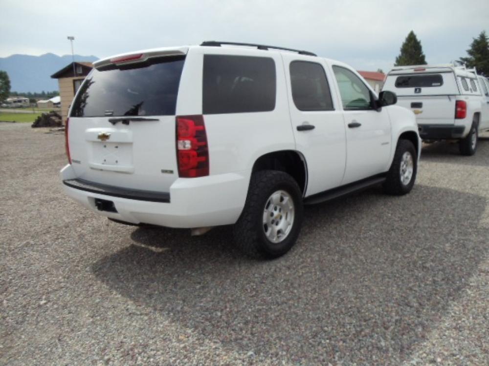 2010 White /Gray Chevrolet Tahoe LS 4WD (1GNUKAE05AR) with an 5.3L V8 OHV 16V FFV engine, 6-Speed Automatic transmission, located at 5465 Highway 2 W., Columbia Falls, MT, 59912, (406) 892-4407, 48.352188, -114.240929 - Photo #7