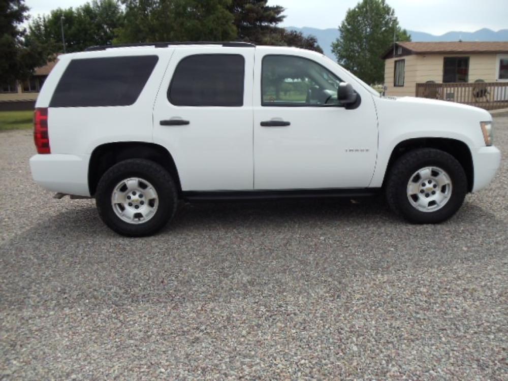 2010 White /Gray Chevrolet Tahoe LS 4WD (1GNUKAE05AR) with an 5.3L V8 OHV 16V FFV engine, 6-Speed Automatic transmission, located at 5465 Highway 2 W., Columbia Falls, MT, 59912, (406) 892-4407, 48.352188, -114.240929 - Photo #8