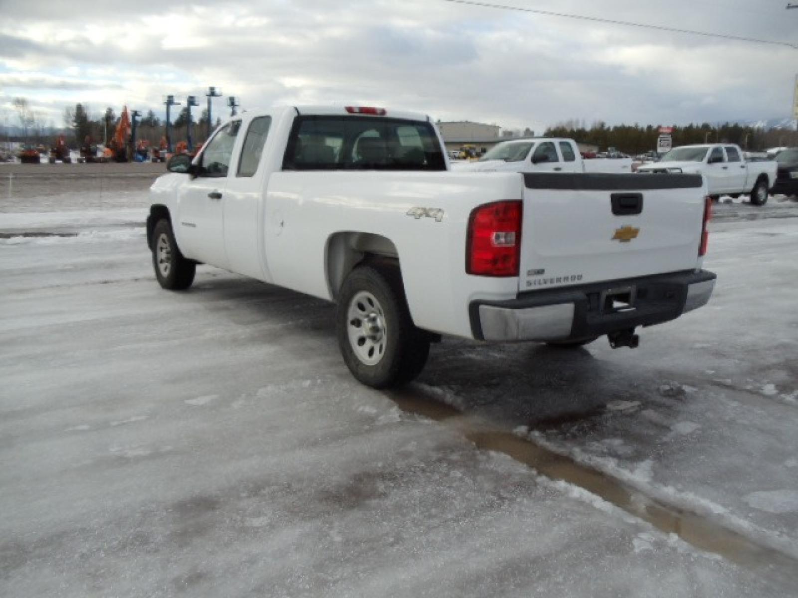 2012 White /Gray Chevrolet Silverado 1500 Work Truck Ext. Cab 4WD (1GCRKPE06CZ) with an 5.3L V8 OHV 16V FFV engine, 4-Speed Automatic transmission, located at 5465 Highway 2 W., Columbia Falls, MT, 59912, (406) 892-4407, 48.352188, -114.240929 - This truck was previously owned by the federal government so it has been well maintained and taken care of. The truck is clean inside and out with good tires and low actual miles. This is the Quad Door Long Box. - Photo #4