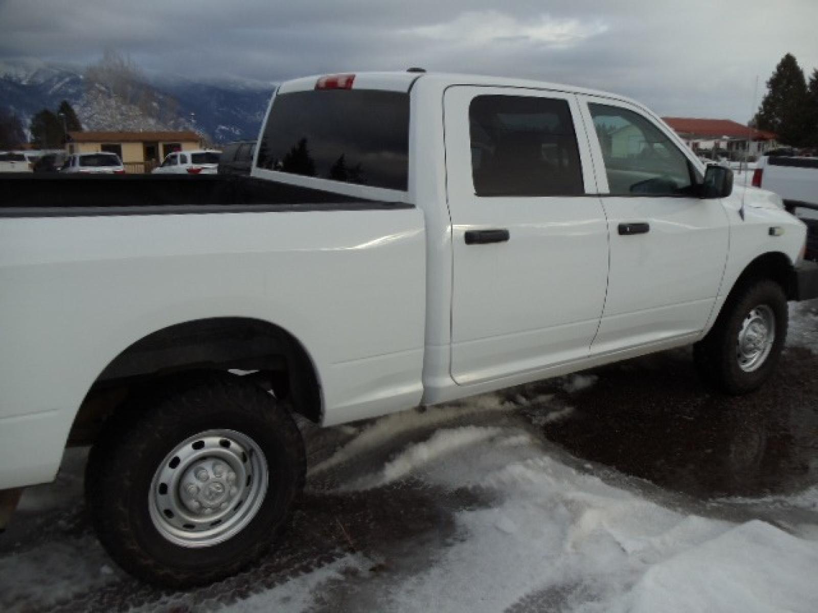 2010 White /Gray Dodge Ram 2500 ST (3D7TT2CT9AG) with an 5.7L V8 OHV 16V engine, Automatic transmission, located at 5465 Highway 2 W., Columbia Falls, MT, 59912, (406) 892-4407, 48.352188, -114.240929 - This truck was previously owned by the federal government so it has been well maintained and taken care of. The truck is very clean inside and out with great tires and low actual miles. This is the crew cab short box with the 5.7L HEMI gas motor. This vehicle has been mechanically inspected. The - Photo #9