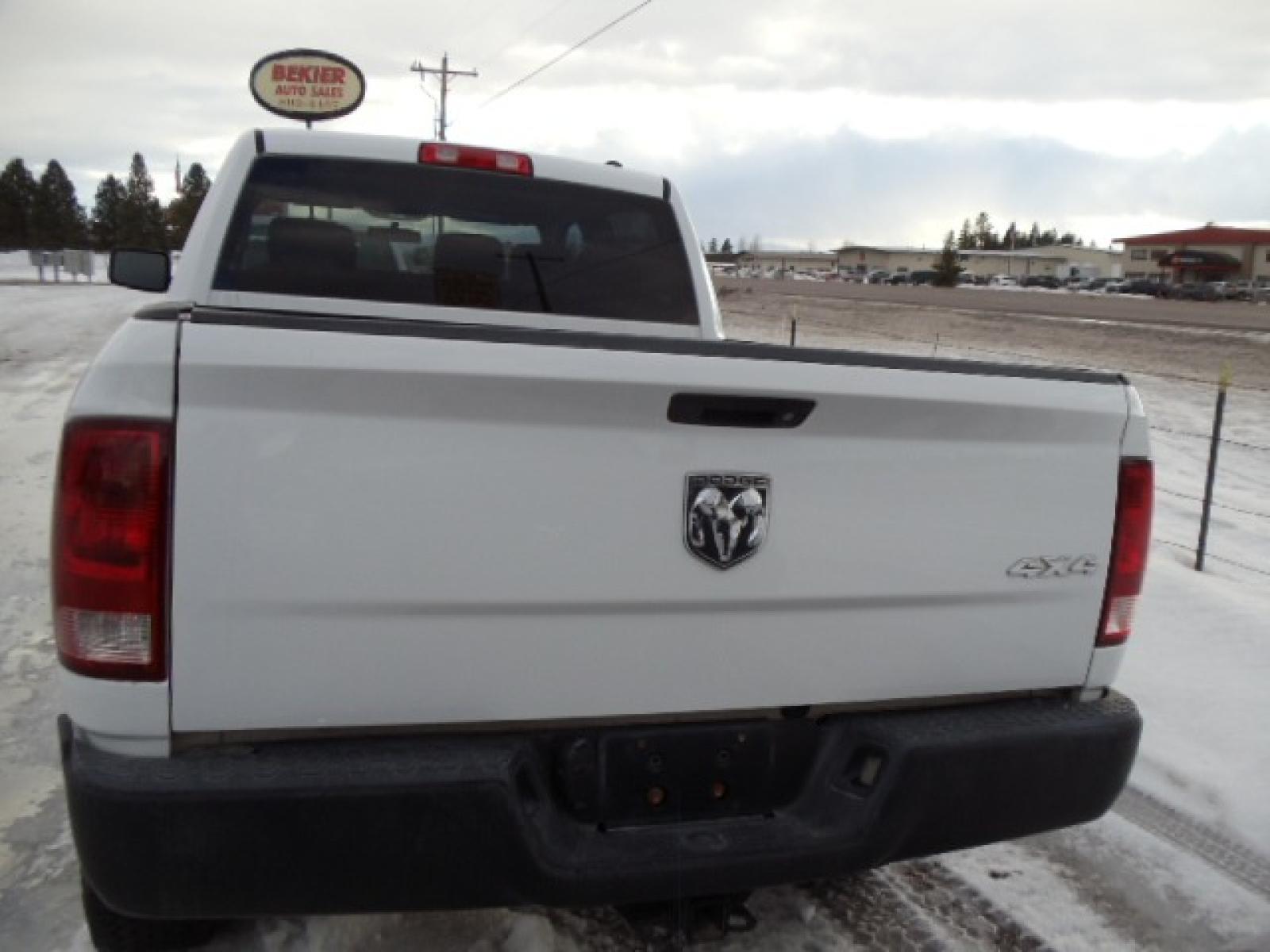 2010 White /Gray Dodge Ram 2500 ST (3D7TT2CT9AG) with an 5.7L V8 OHV 16V engine, Automatic transmission, located at 5465 Highway 2 W., Columbia Falls, MT, 59912, (406) 892-4407, 48.352188, -114.240929 - This truck was previously owned by the federal government so it has been well maintained and taken care of. The truck is very clean inside and out with great tires and low actual miles. This is the crew cab short box with the 5.7L HEMI gas motor. This vehicle has been mechanically inspected. The - Photo #5