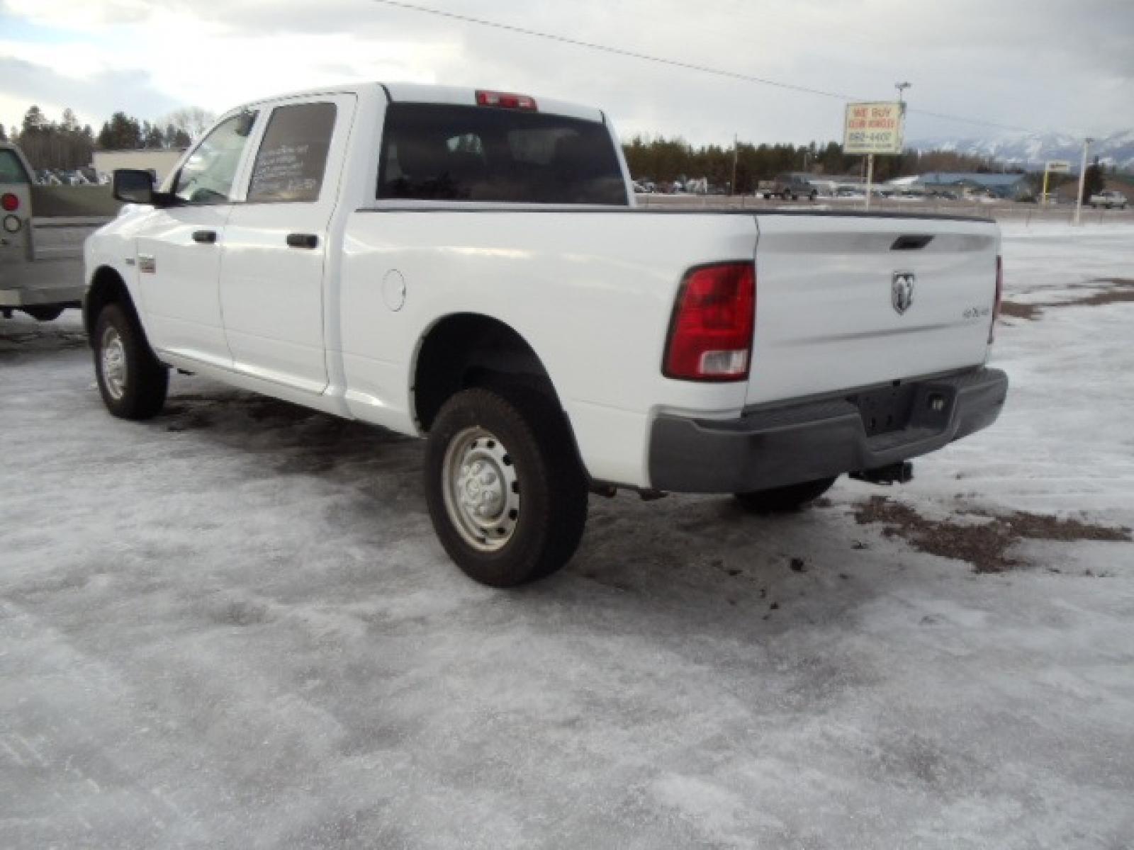 2011 Gray /Gray Dodge Ram 2500 ST Crew Cab 4WD (3D7TT2CT2BG) with an 5.7L V8 OHV 16V engine, Automatic transmission, located at 5465 Highway 2 W., Columbia Falls, MT, 59912, (406) 892-4407, 48.352188, -114.240929 - This truck was previously owned by the federal government so it has been well maintained and taken care of. This truck is very clean inside and out with good tires and low actual miles. This is the crew cab short box with the 5.7L HEMI V8 gas motor. - Photo #4