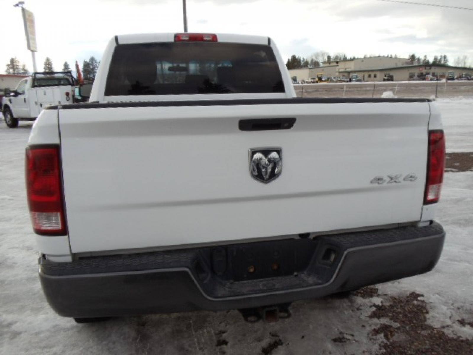 2011 Gray /Gray Dodge Ram 2500 ST Crew Cab 4WD (3D7TT2CT2BG) with an 5.7L V8 OHV 16V engine, Automatic transmission, located at 5465 Highway 2 W., Columbia Falls, MT, 59912, (406) 892-4407, 48.352188, -114.240929 - This truck was previously owned by the federal government so it has been well maintained and taken care of. This truck is very clean inside and out with good tires and low actual miles. This is the crew cab short box with the 5.7L HEMI V8 gas motor. - Photo #5