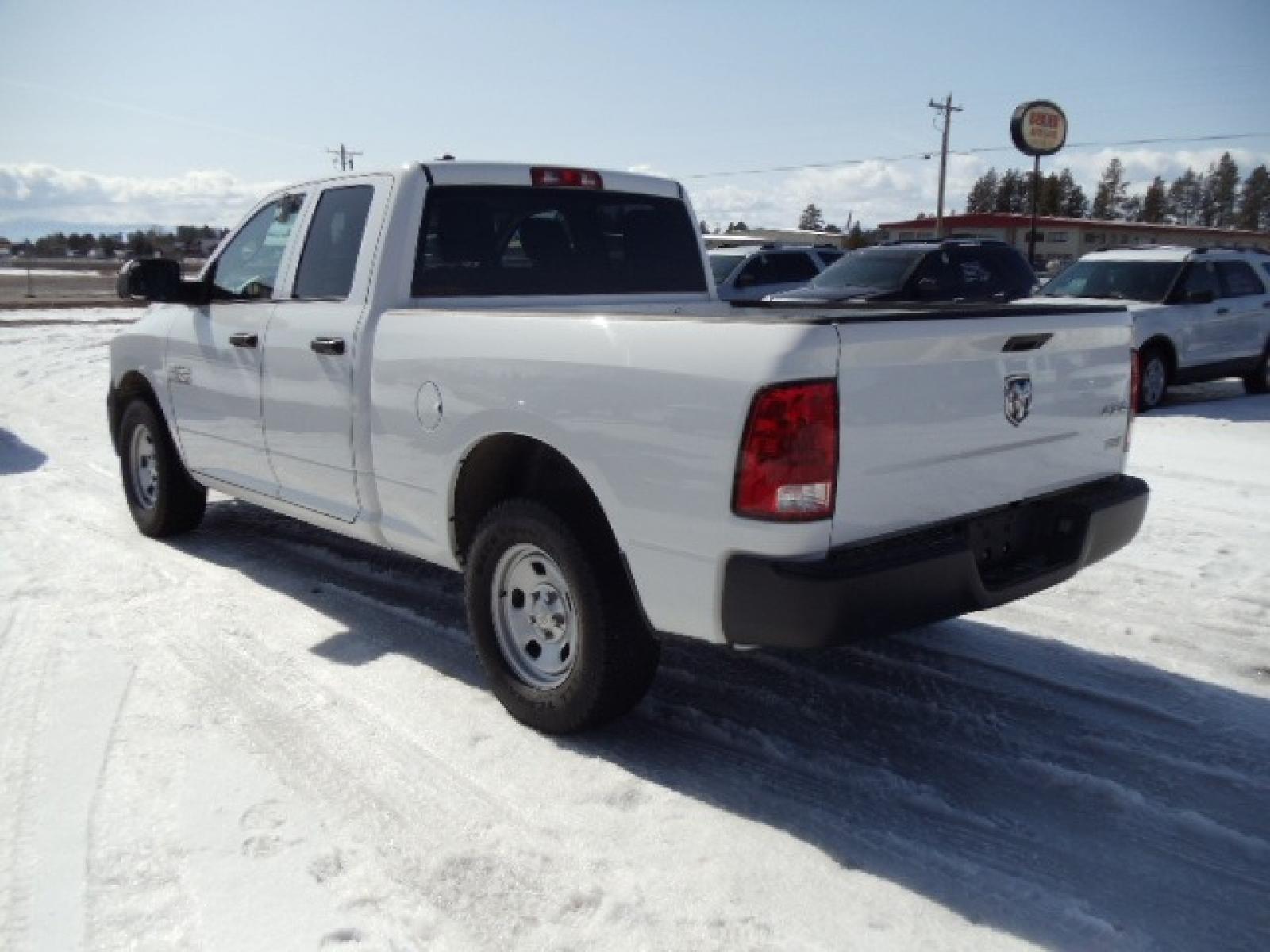 2016 White /Gray RAM 1500 Tradesman Quad Cab 4WD (1C6RR7FG7GS) with an 3.6L V6 DOHC 24V FFV engine, 6A transmission, located at 5465 Highway 2 W., Columbia Falls, MT, 59912, (406) 892-4407, 48.352188, -114.240929 - Photo #4
