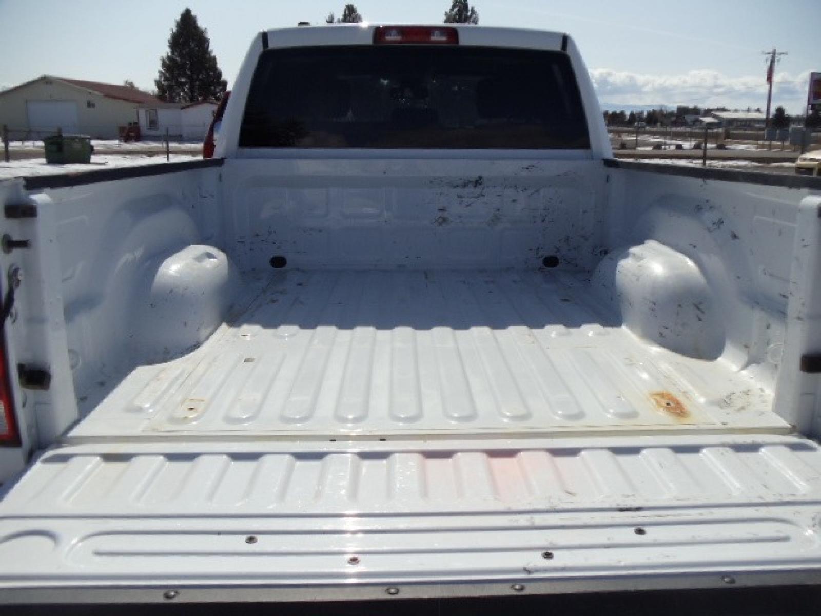 2016 White /Gray RAM 1500 Tradesman Quad Cab 4WD (1C6RR7FG7GS) with an 3.6L V6 DOHC 24V FFV engine, 6A transmission, located at 5465 Highway 2 W., Columbia Falls, MT, 59912, (406) 892-4407, 48.352188, -114.240929 - Photo #6