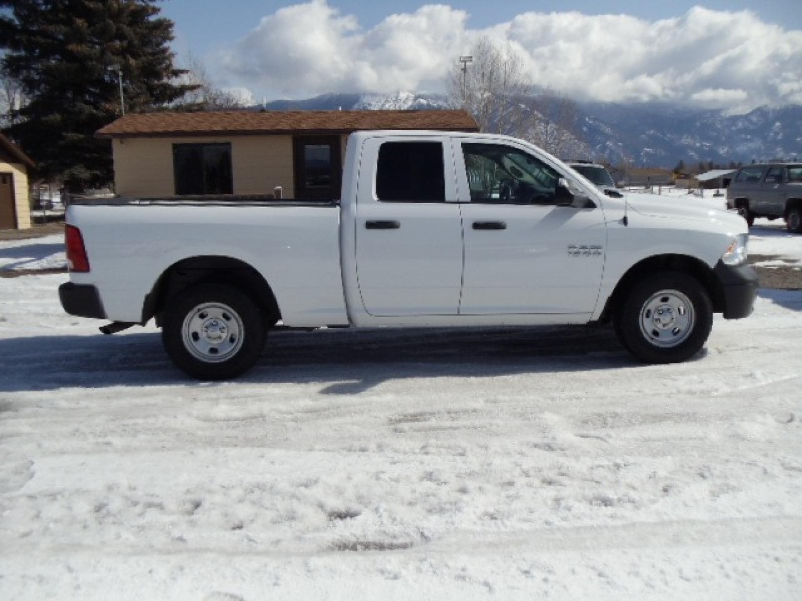 2016 White /Gray RAM 1500 Tradesman Quad Cab 4WD (1C6RR7FG7GS) with an 3.6L V6 DOHC 24V FFV engine, 6A transmission, located at 5465 Highway 2 W., Columbia Falls, MT, 59912, (406) 892-4407, 48.352188, -114.240929 - Photo #8