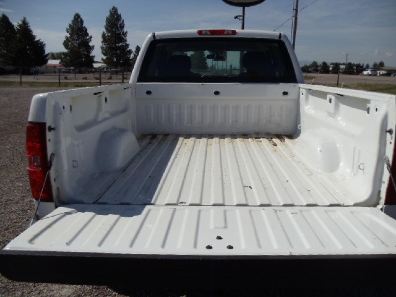 2012 White /Grey Chevrolet Silverado 1500 Work Truck Ext. Cab 4WD (1GCRKPE75CZ) with an 5.3L V8 OHV 16V FFV engine, 4-Speed Automatic transmission, located at 5465 Highway 2 W., Columbia Falls, MT, 59912, (406) 892-4407, 48.352188, -114.240929 - Photo #7