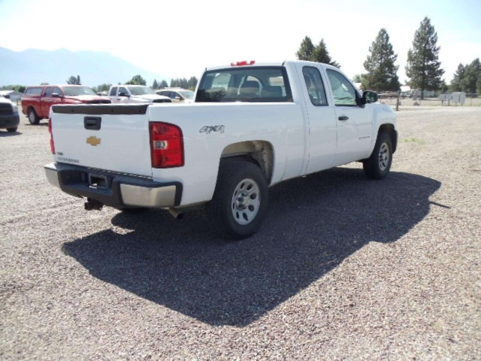2012 White /Grey Chevrolet Silverado 1500 Work Truck Ext. Cab 4WD (1GCRKPE75CZ) with an 5.3L V8 OHV 16V FFV engine, 4-Speed Automatic transmission, located at 5465 Highway 2 W., Columbia Falls, MT, 59912, (406) 892-4407, 48.352188, -114.240929 - Photo #8