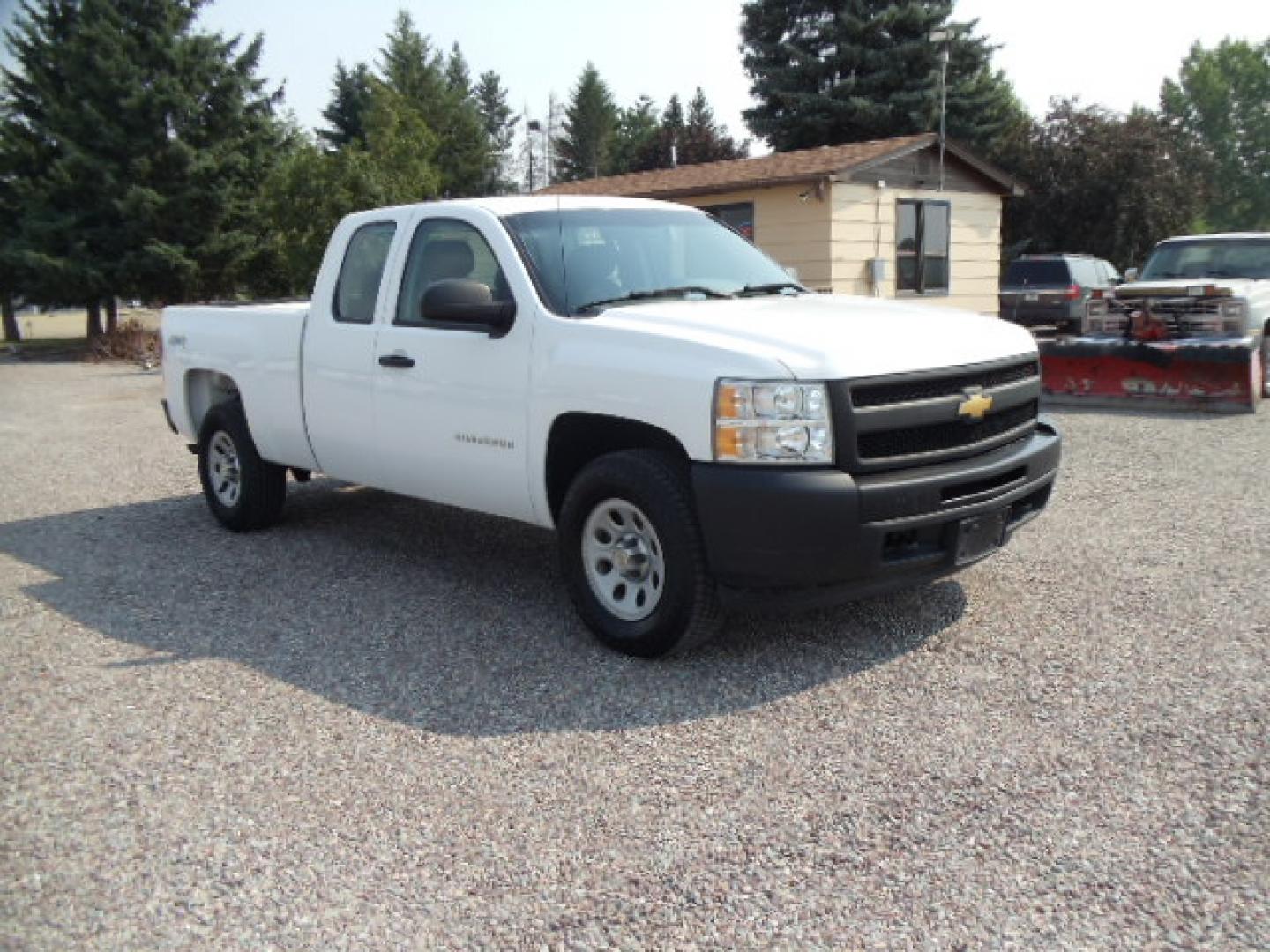 2013 White /Gray Chevrolet Silverado 1500 Work Truck Ext. Cab 4WD (1GCRKPE77DZ) with an 5.3L V8 OHV 16V FFV engine, Automatic transmission, located at 5465 Highway 2 W., Columbia Falls, MT, 59912, (406) 892-4407, 48.352188, -114.240929 - Photo#0