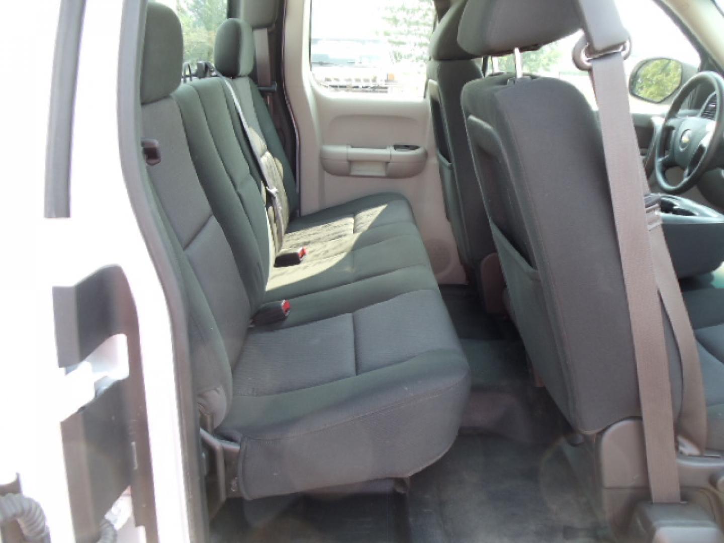 2013 White /Gray Chevrolet Silverado 1500 Work Truck Ext. Cab 4WD (1GCRKPE77DZ) with an 5.3L V8 OHV 16V FFV engine, Automatic transmission, located at 5465 Highway 2 W., Columbia Falls, MT, 59912, (406) 892-4407, 48.352188, -114.240929 - Photo#13